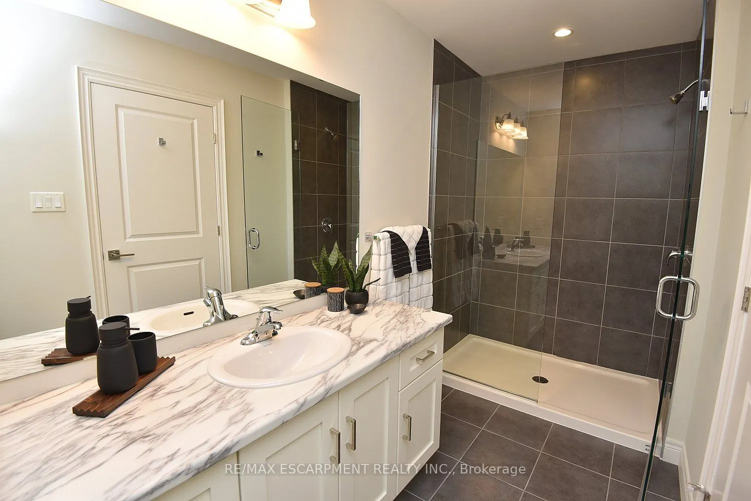 40 Hamilton Street S, #7