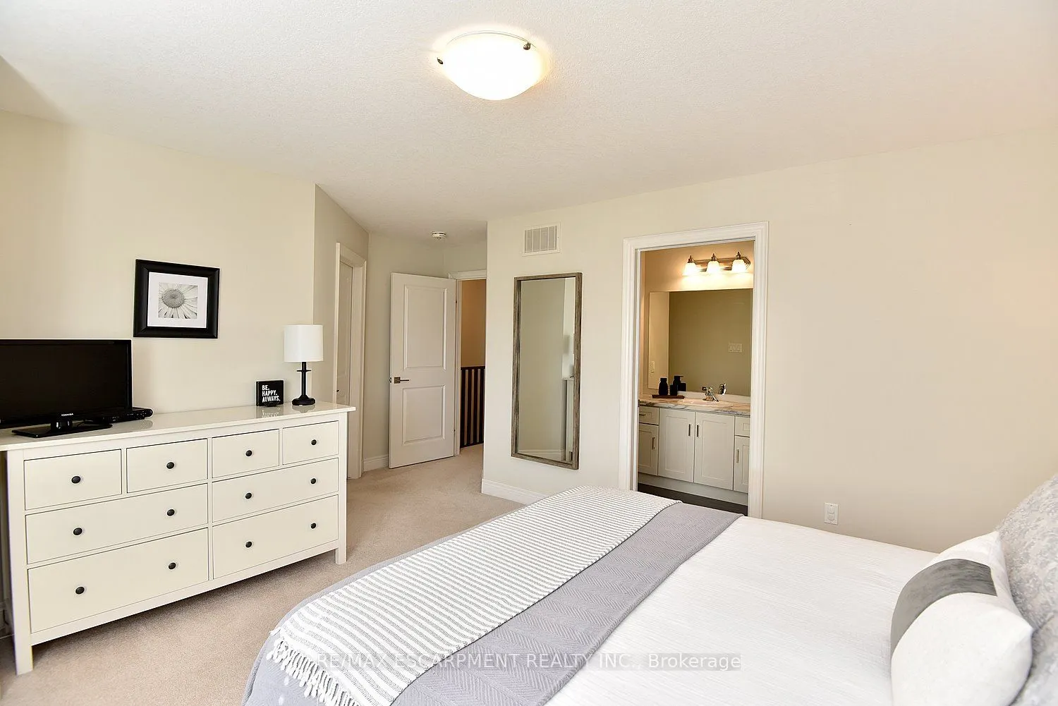 40 Hamilton Street S, #7