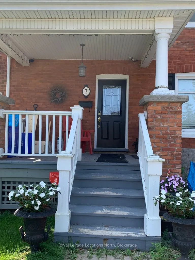 7 Edwin Street W