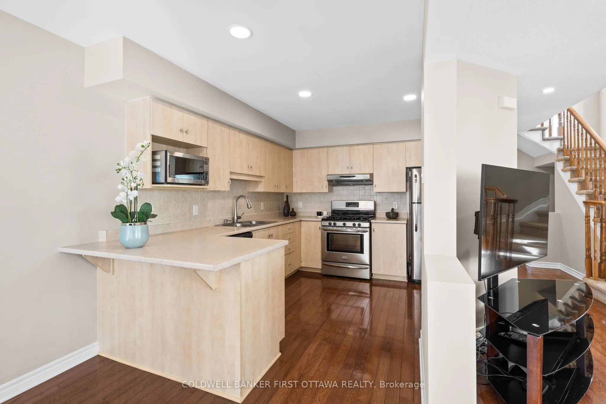 20 Fieldberry Private
