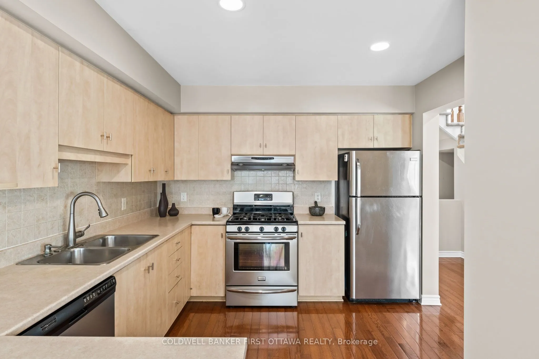 20 Fieldberry Private