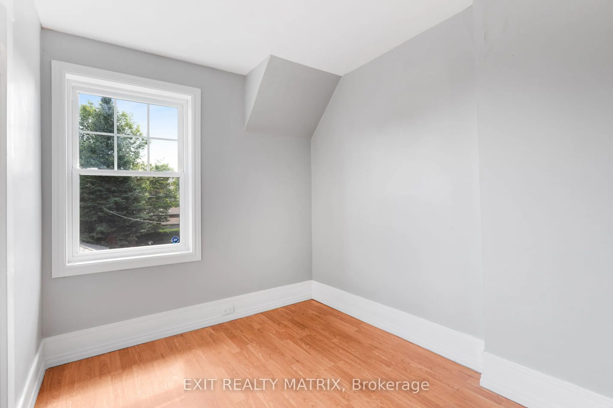 499 Smerdon Street