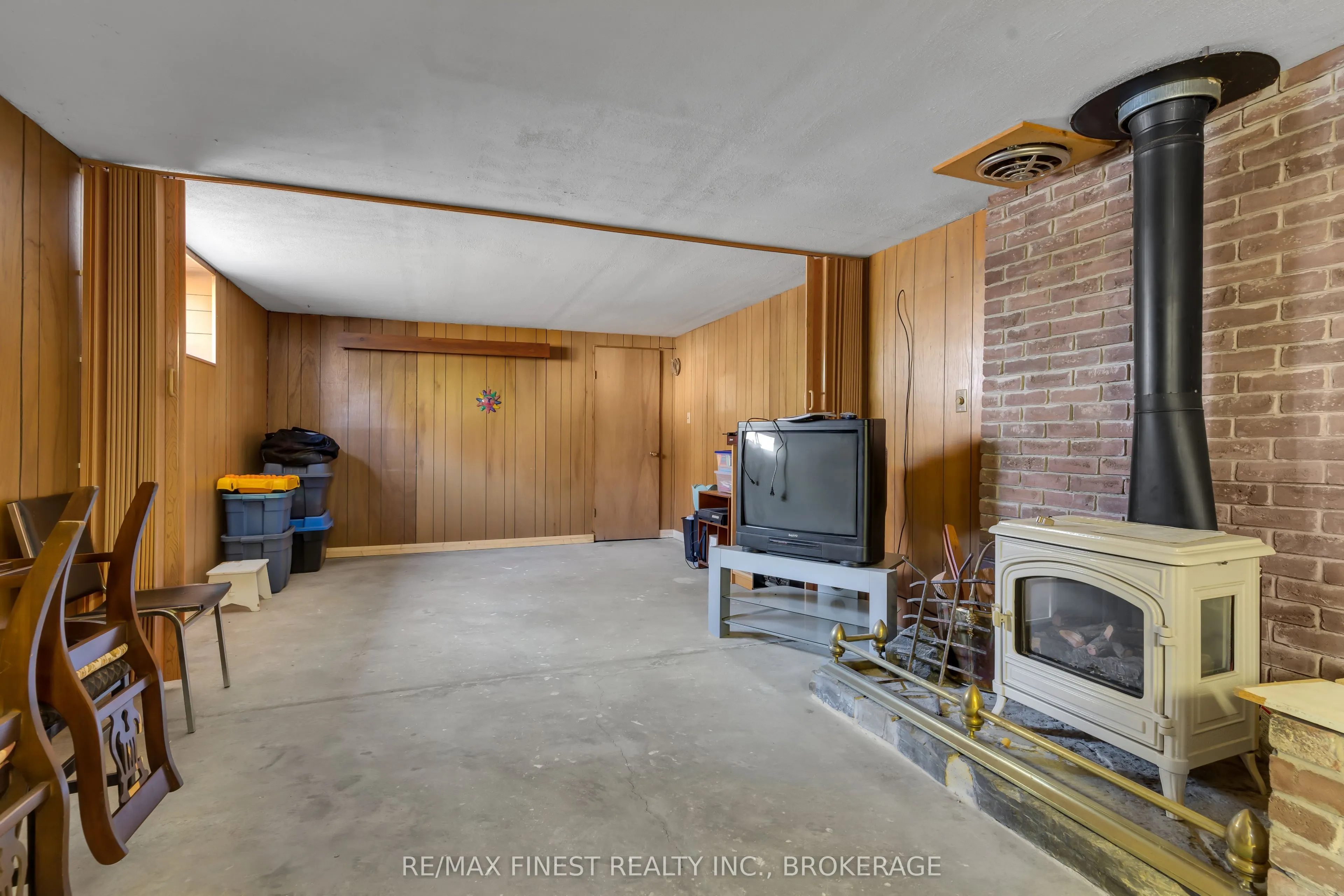 3961 WATERFALL Lane
