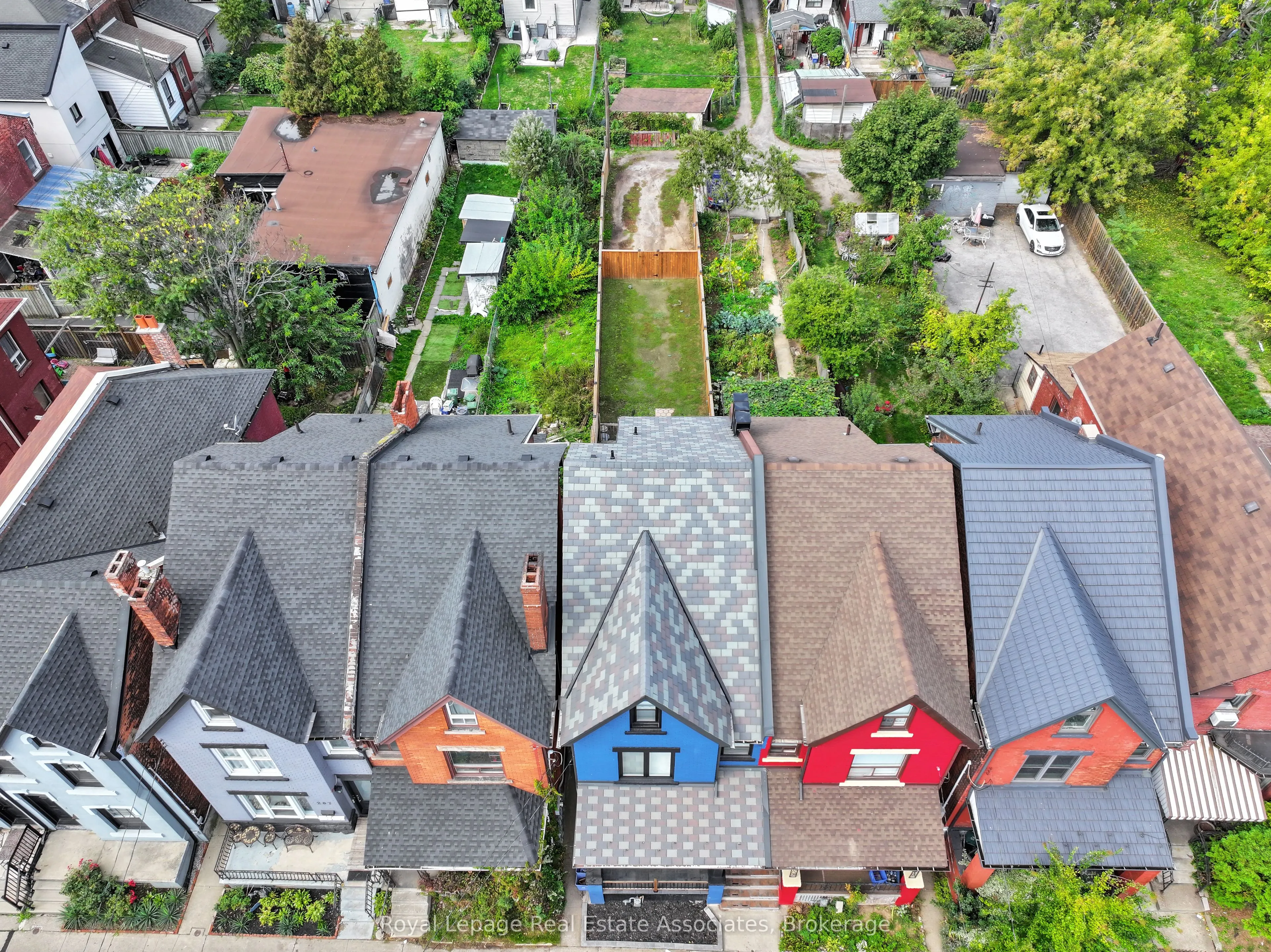 211 John Street N