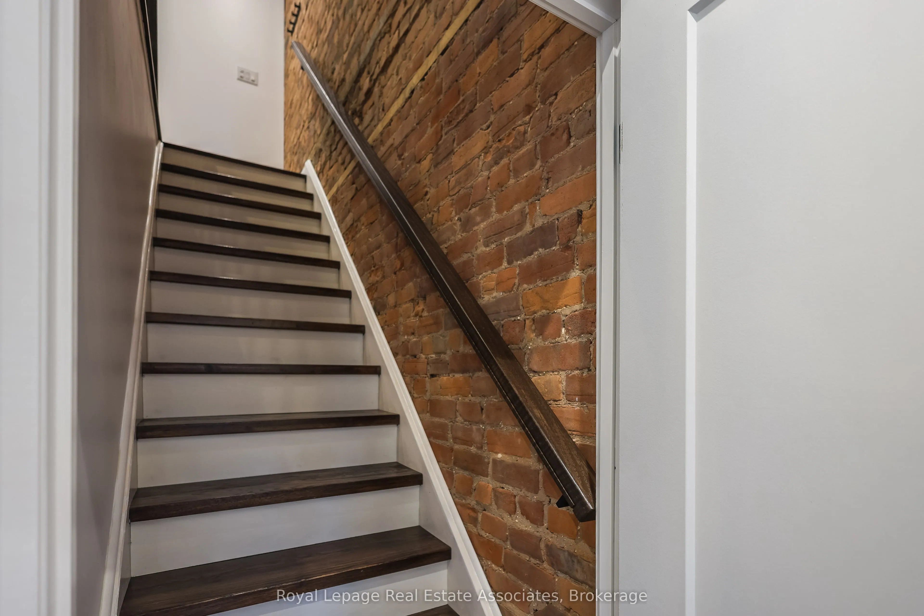 211 John Street N