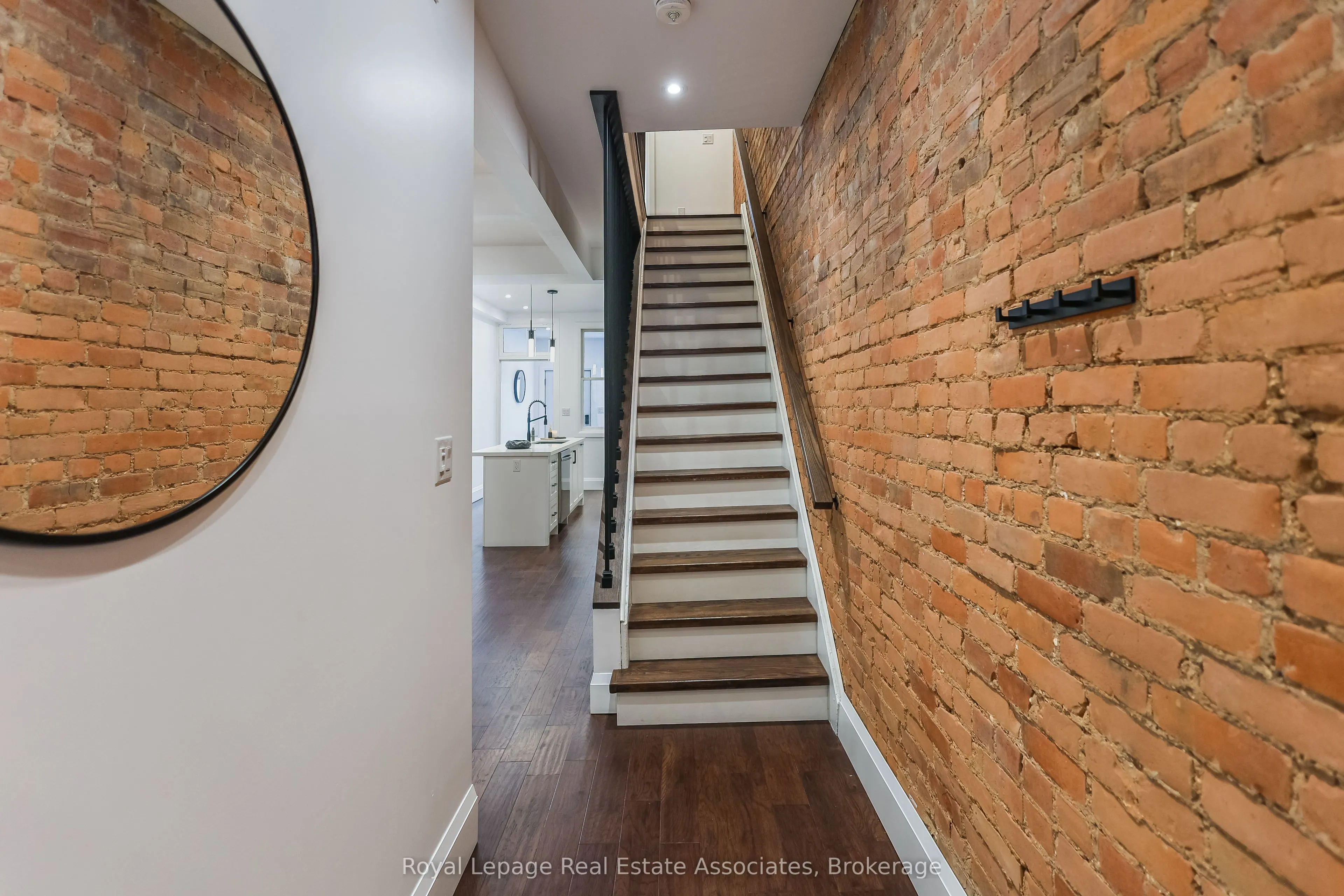211 John Street N