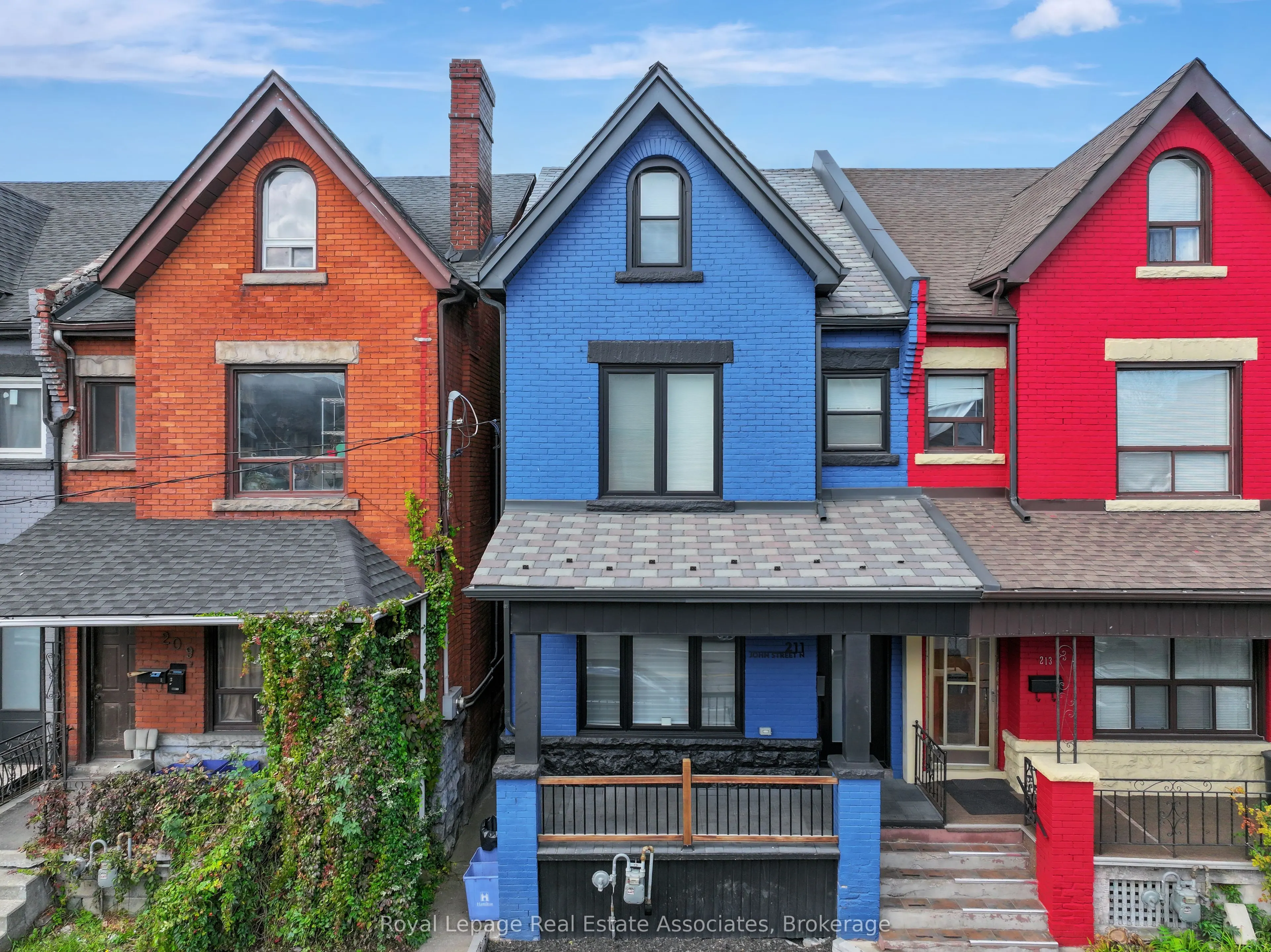 211 John Street N