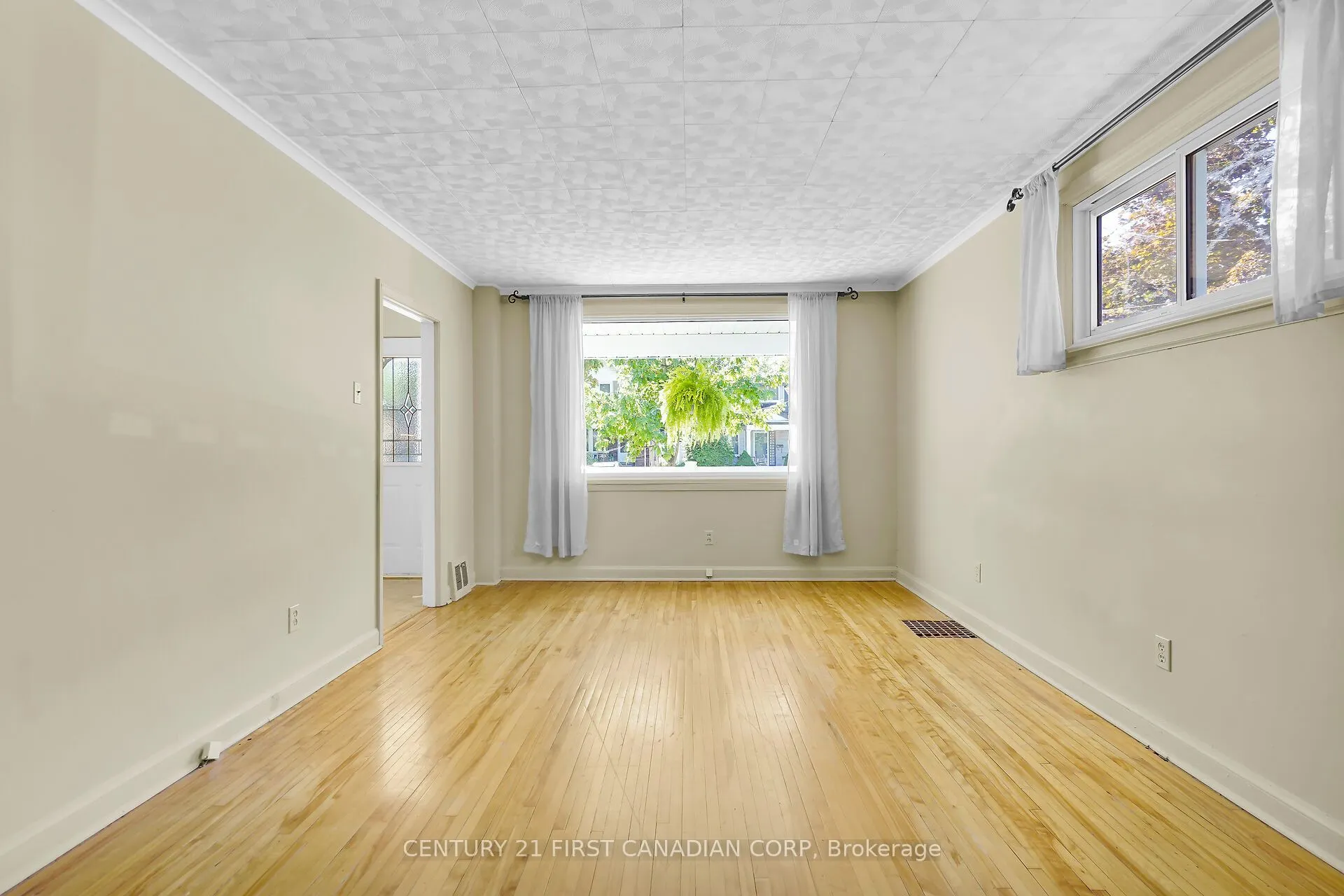 42 Briscoe Street E