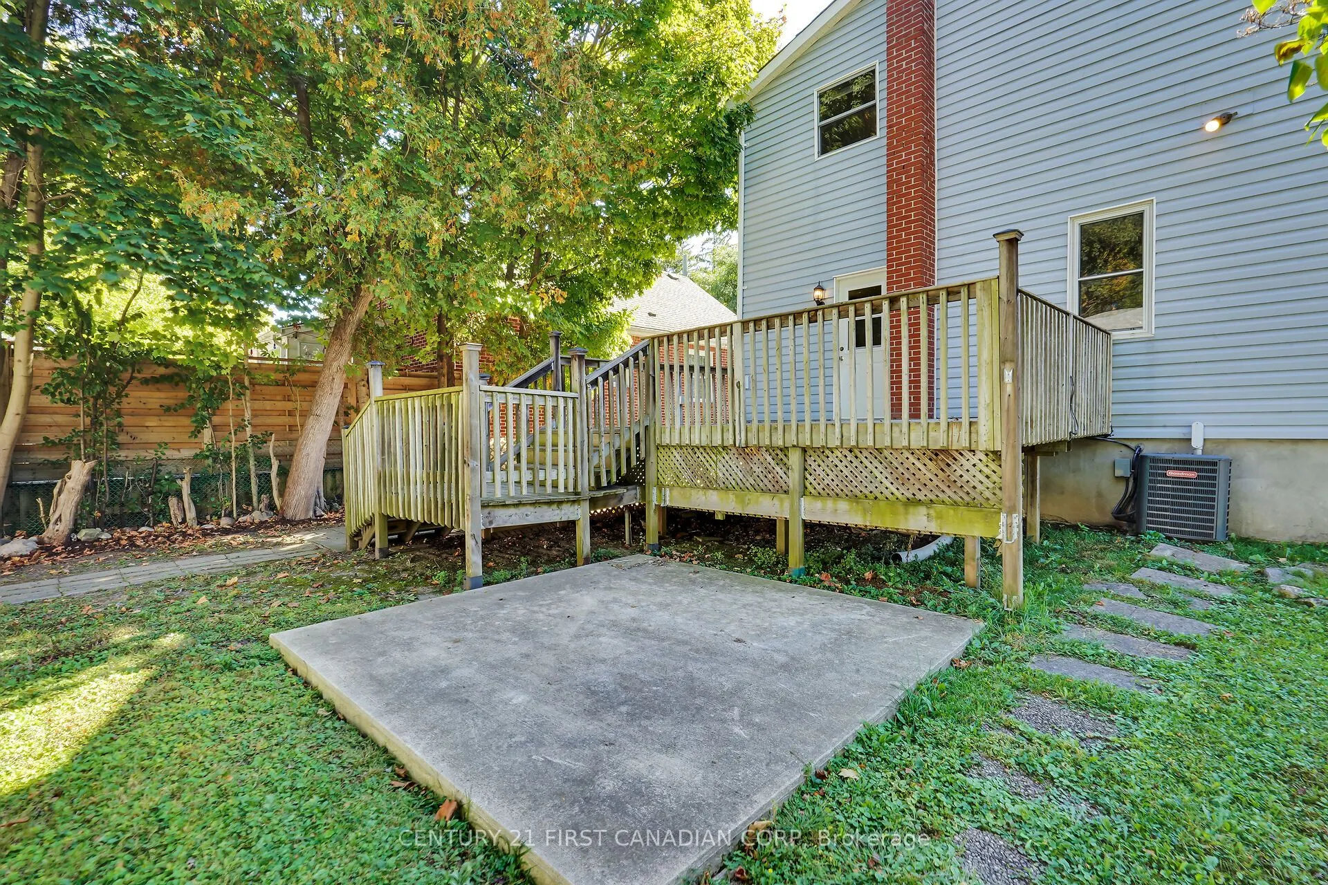 42 Briscoe Street E