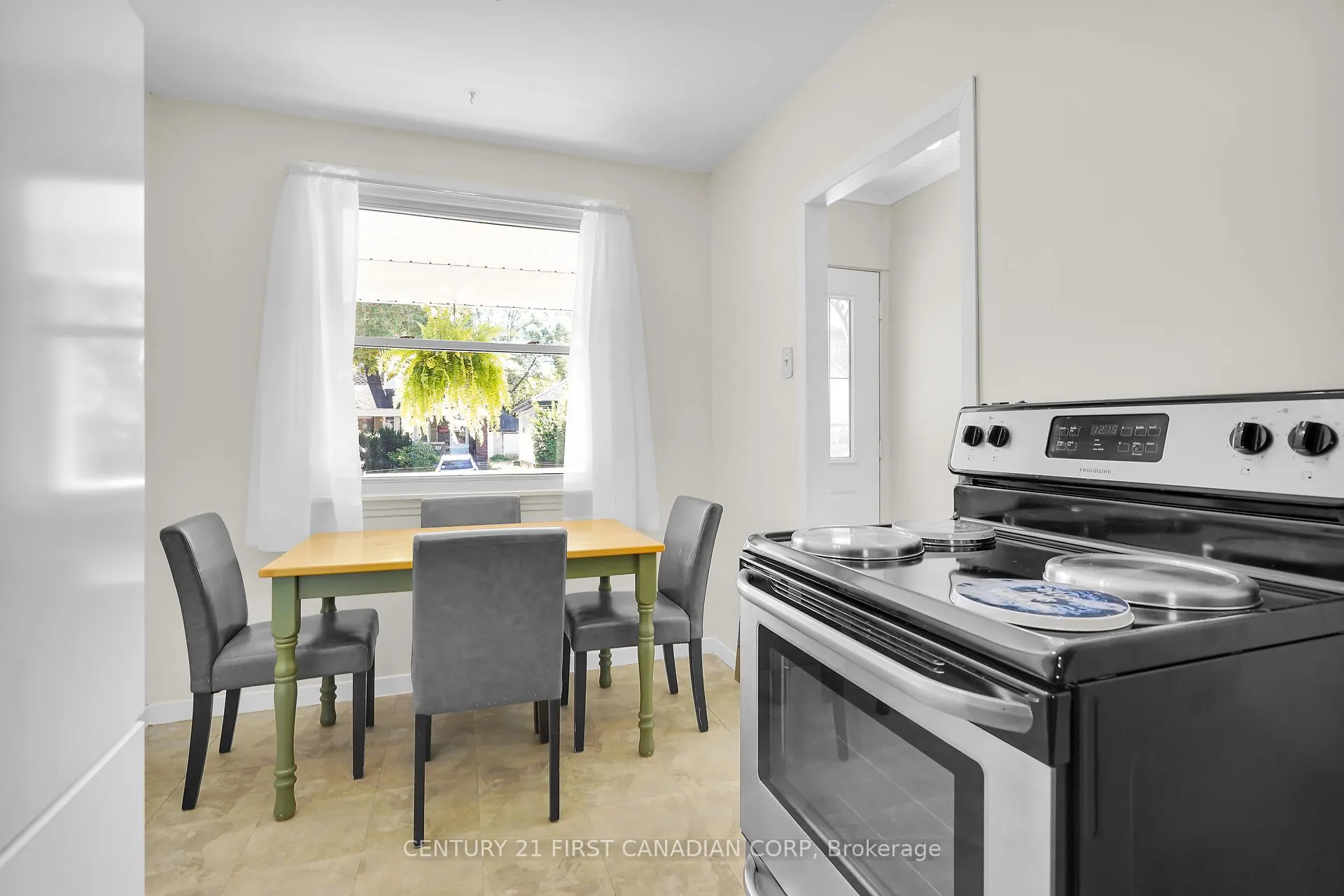 42 Briscoe Street E