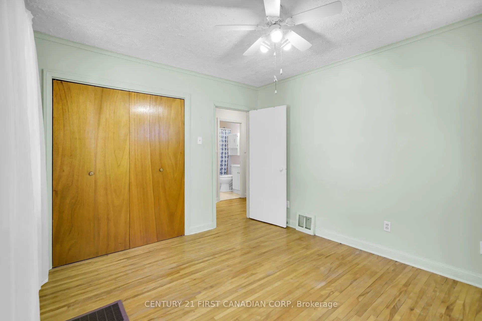 42 Briscoe Street E