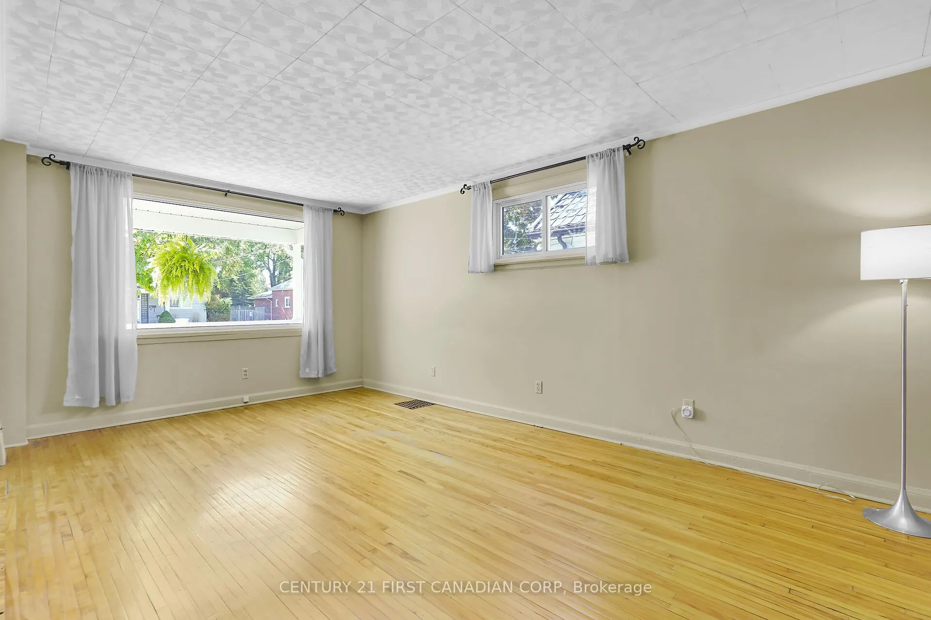 42 Briscoe Street E