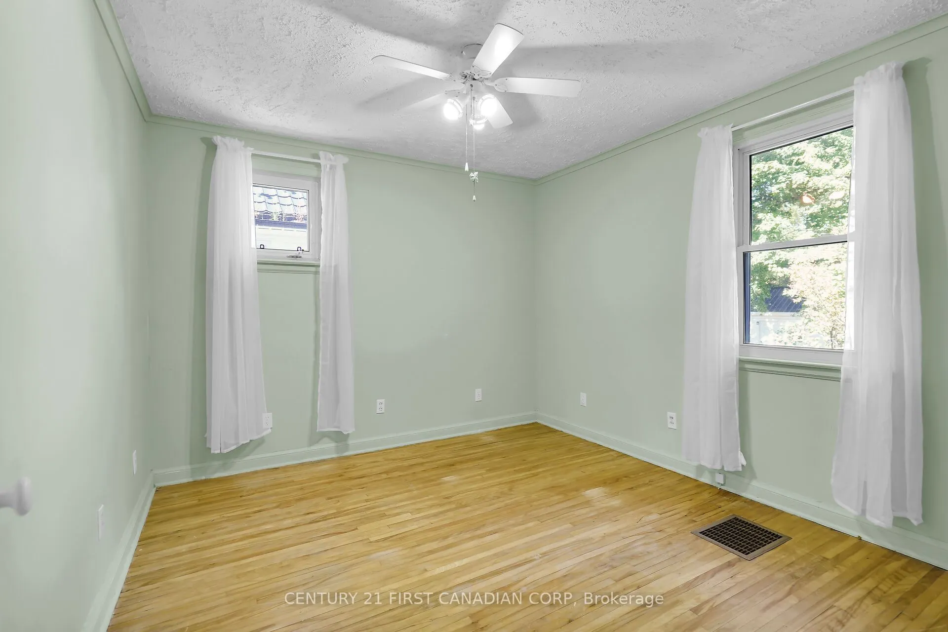 42 Briscoe Street E
