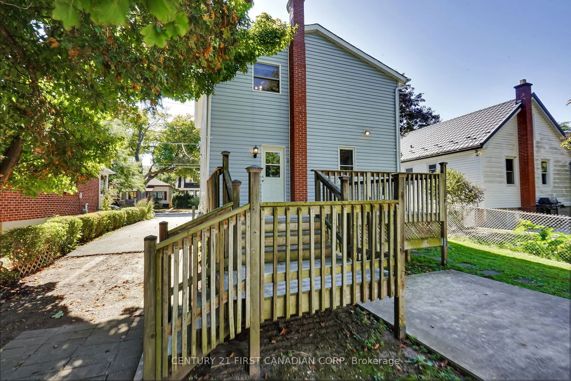 42 Briscoe Street E