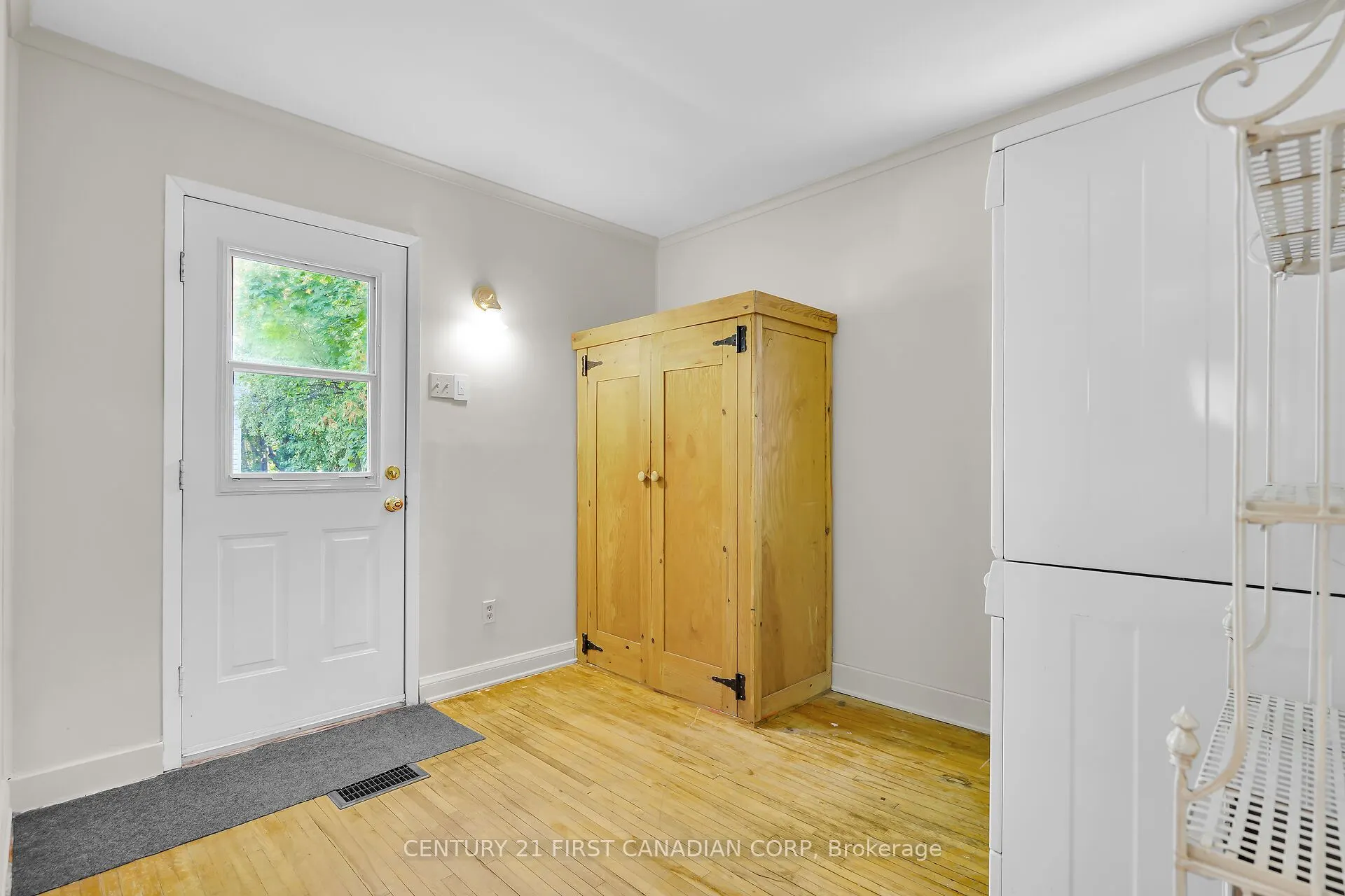 42 Briscoe Street E