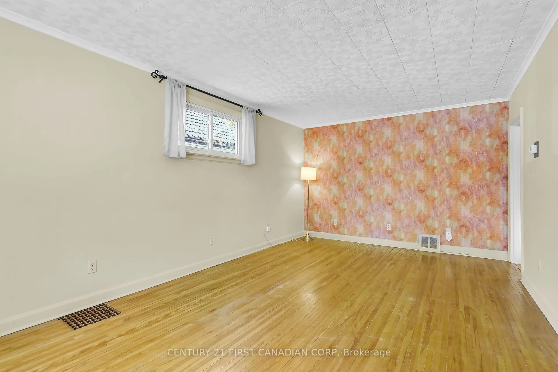 42 Briscoe Street E