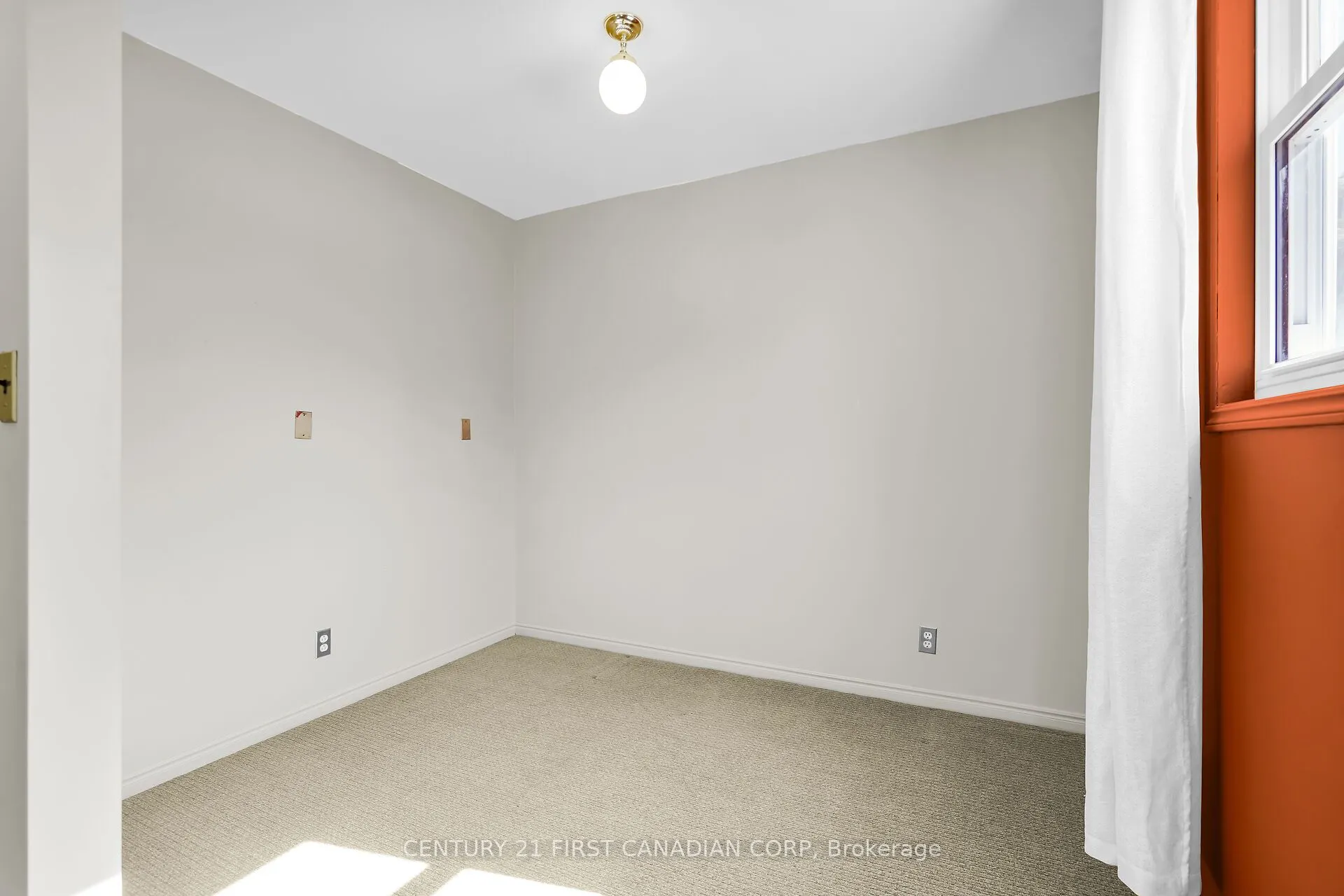 42 Briscoe Street E