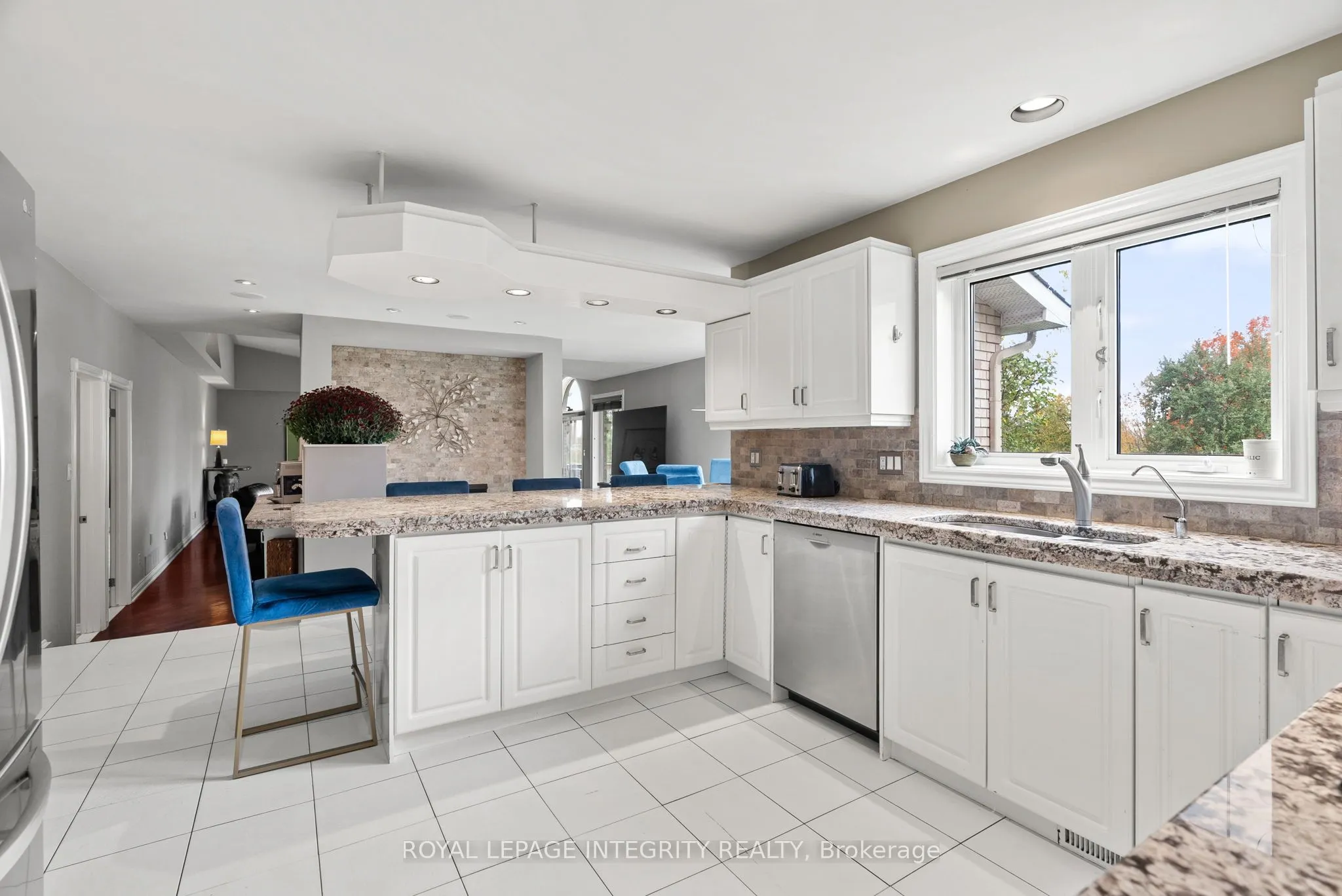 6 Marchbrook Circle