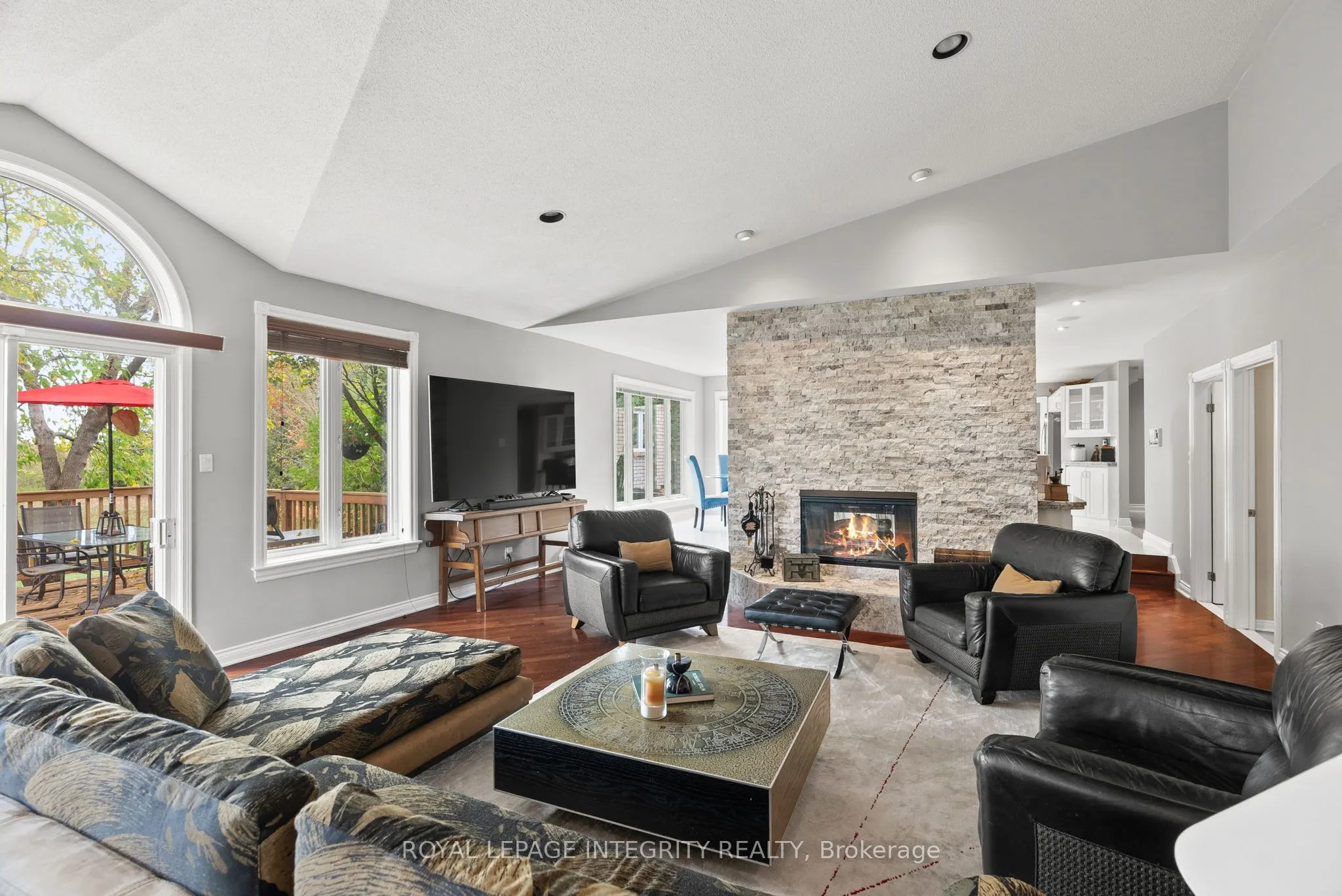 6 Marchbrook Circle