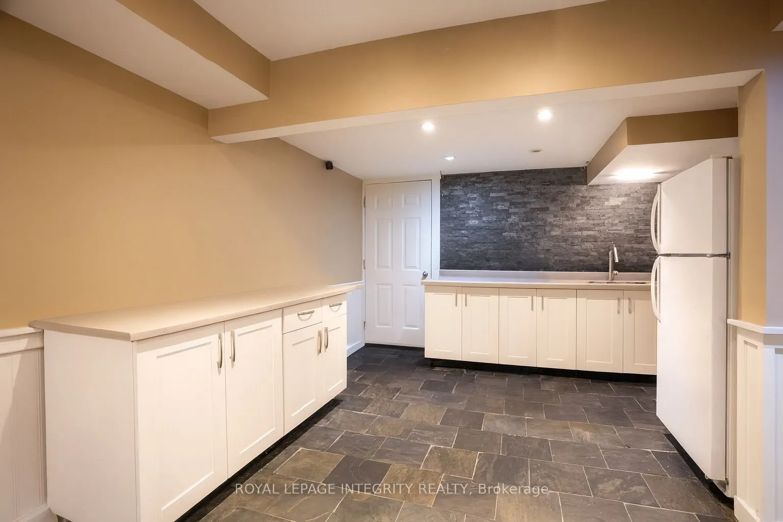 6 Marchbrook Circle