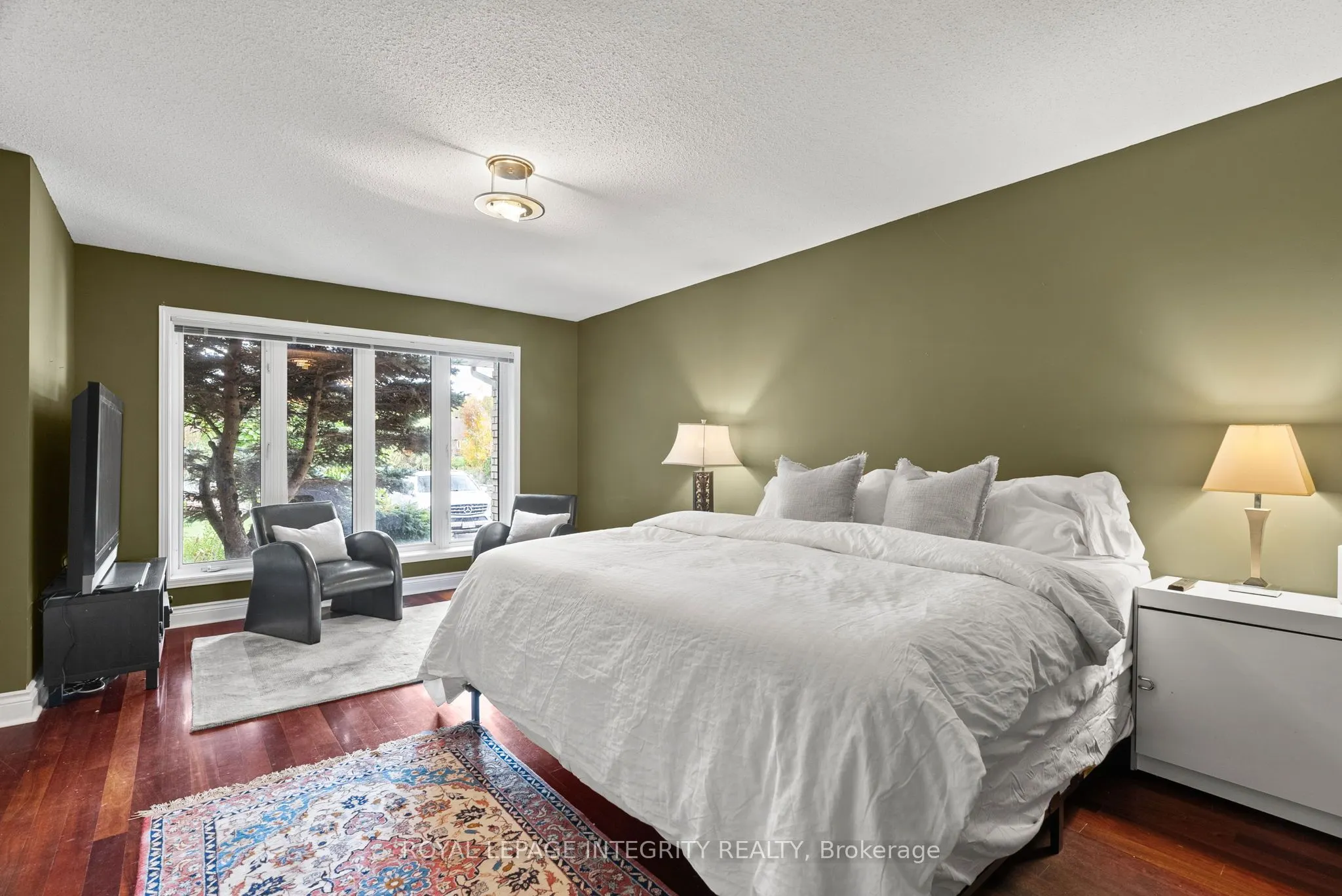 6 Marchbrook Circle