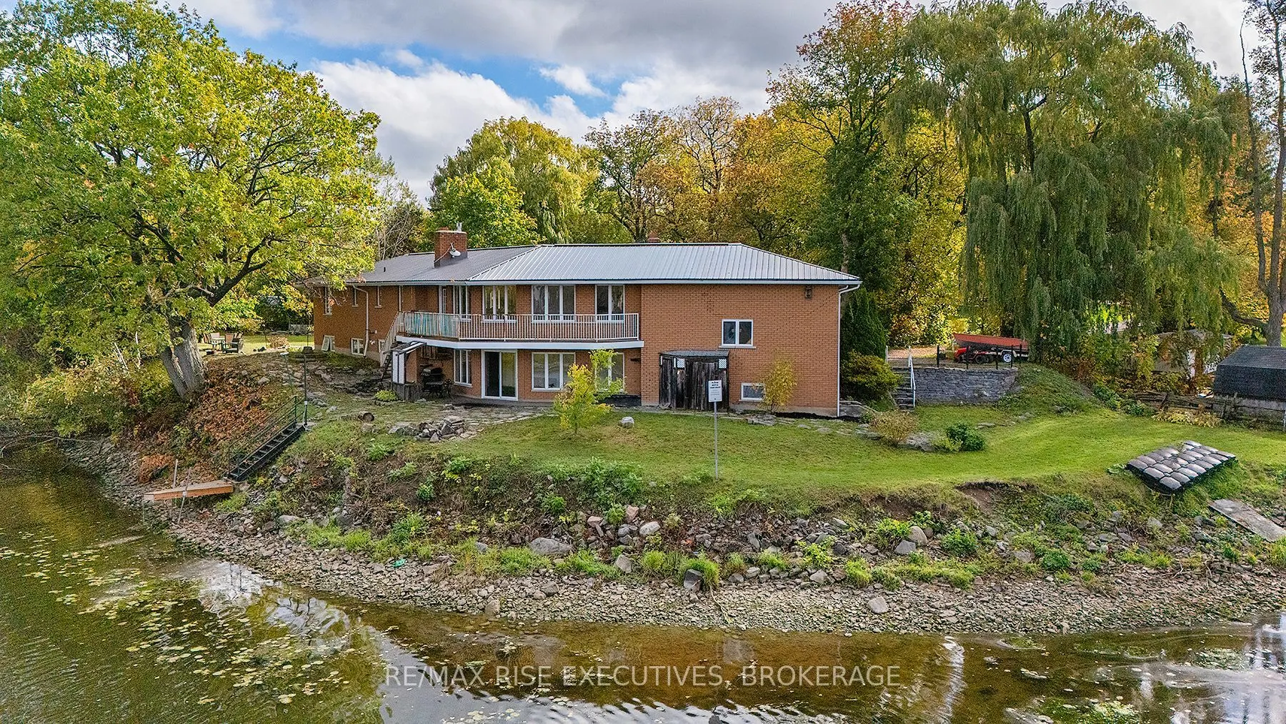 71 River Road W