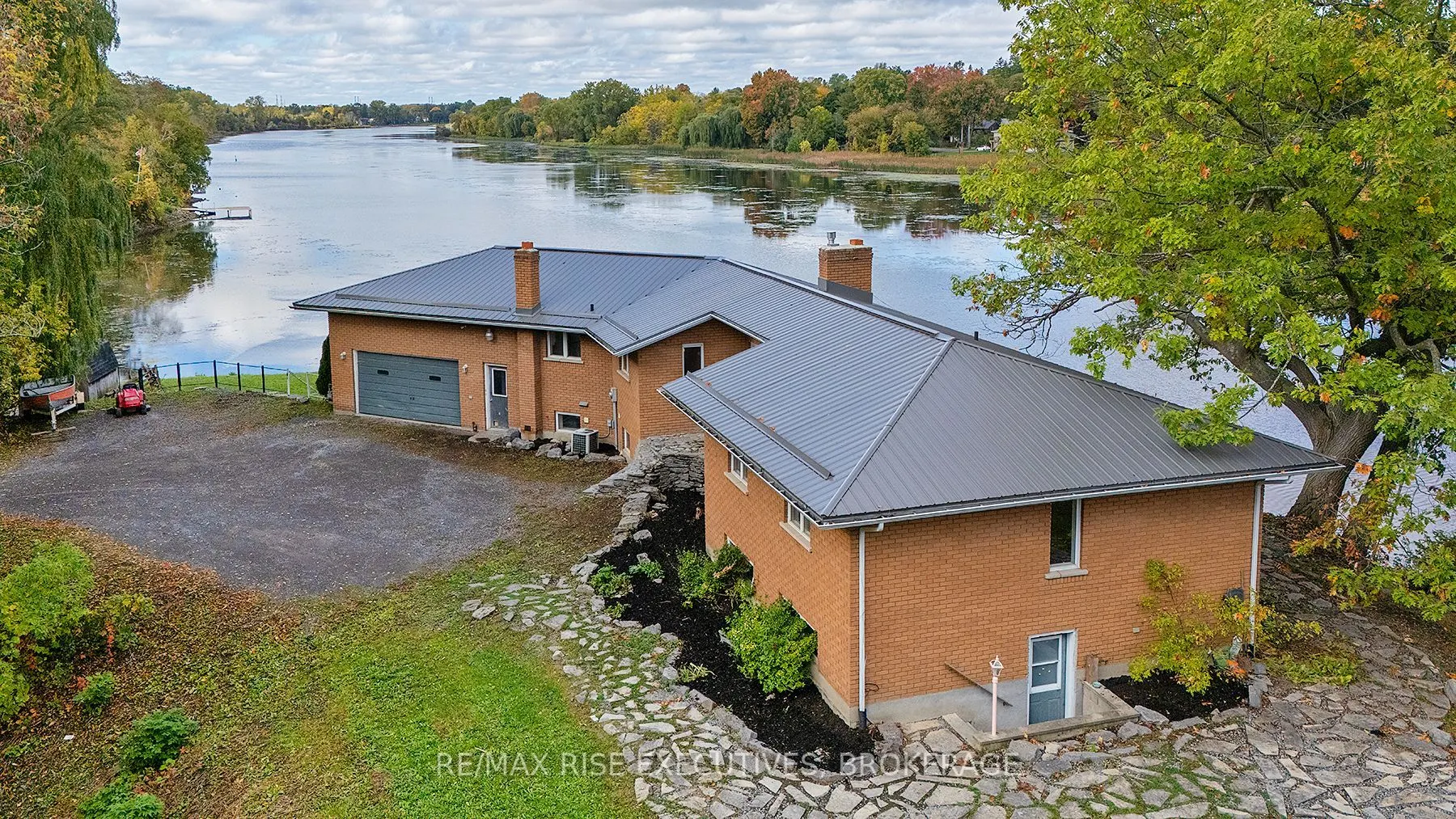71 River Road W