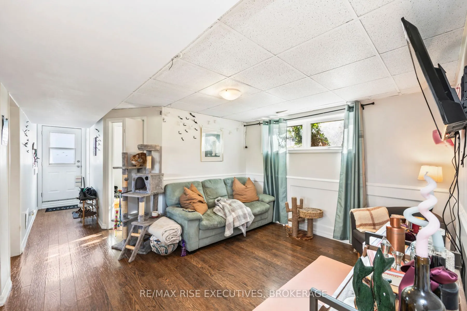 71 River Road W