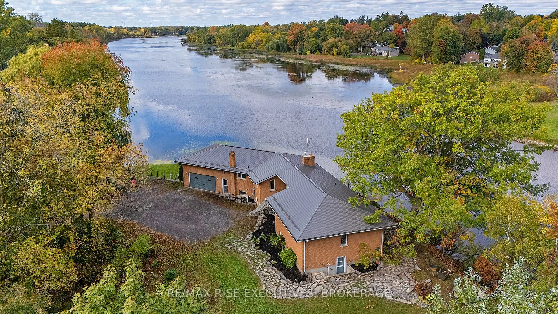 71 River Road W
