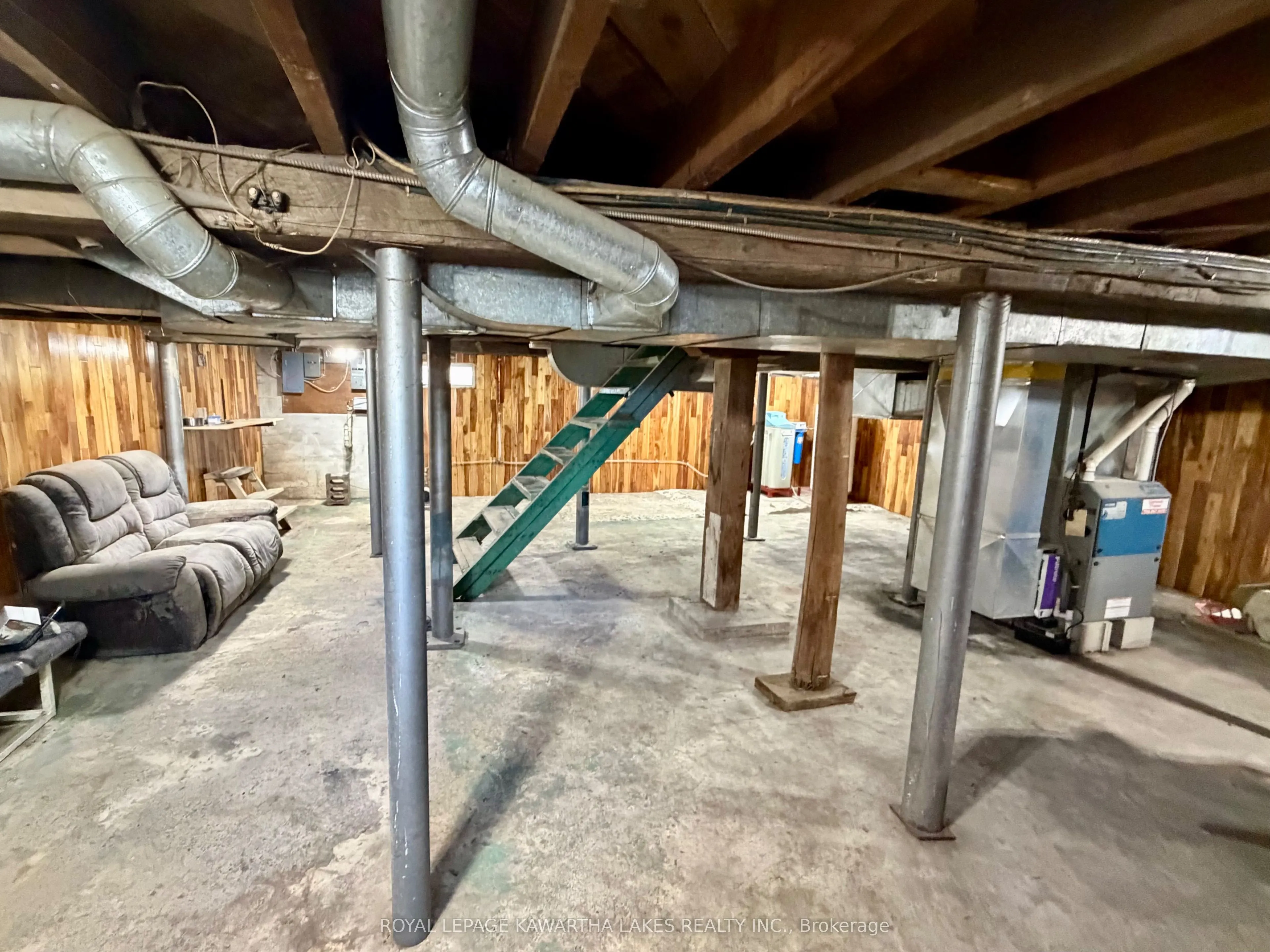 833 Woodville Road