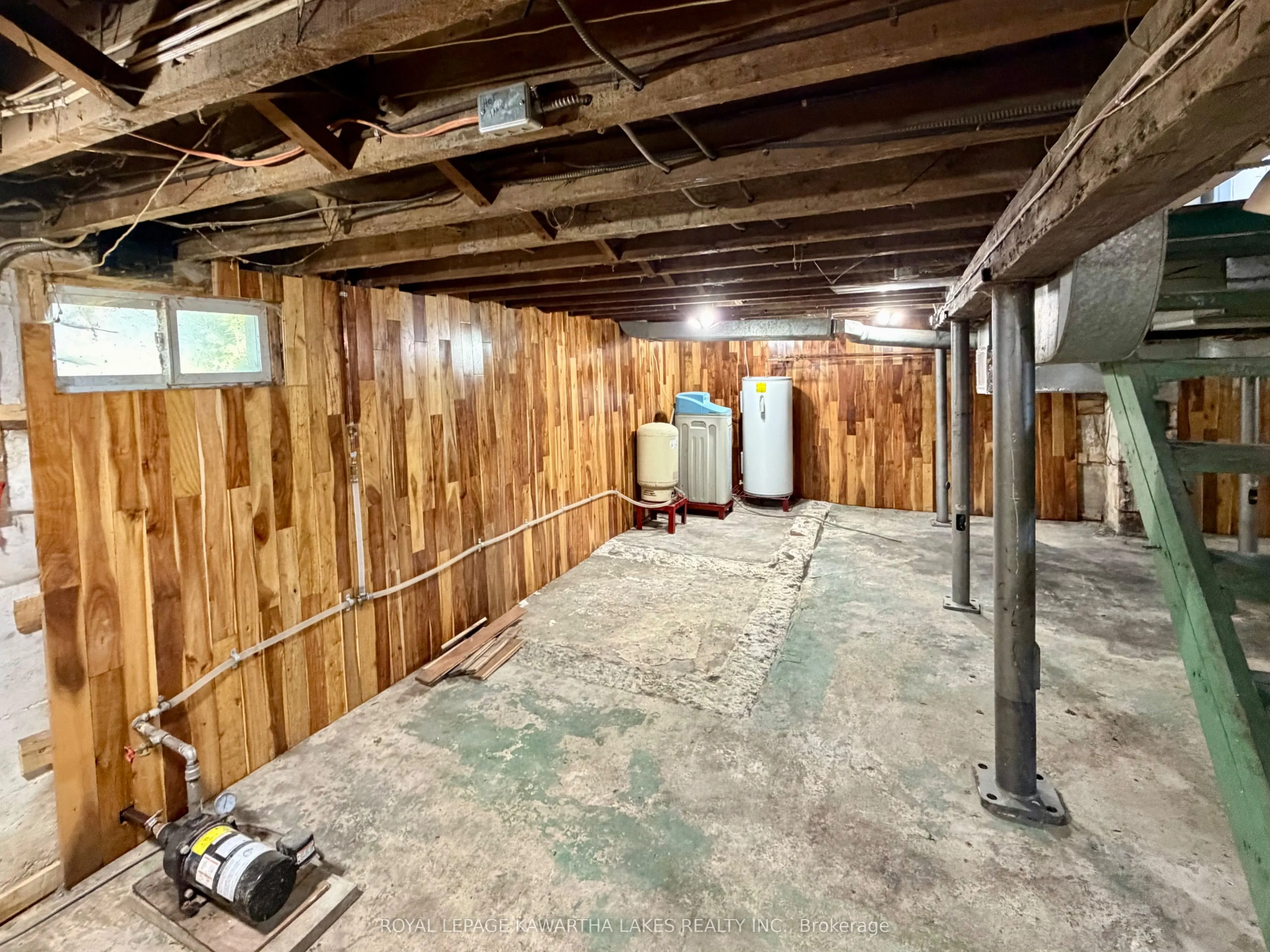 833 Woodville Road