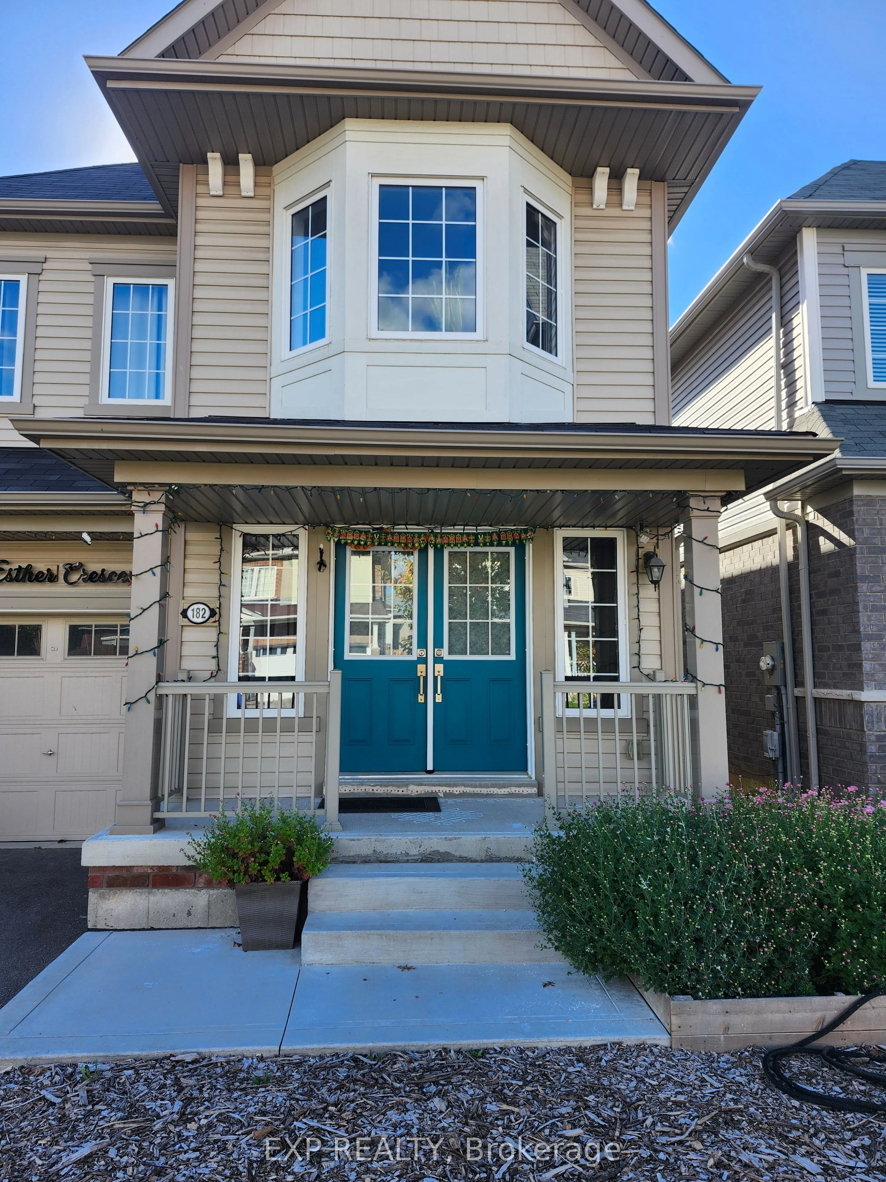 182 ESTHER Crescent