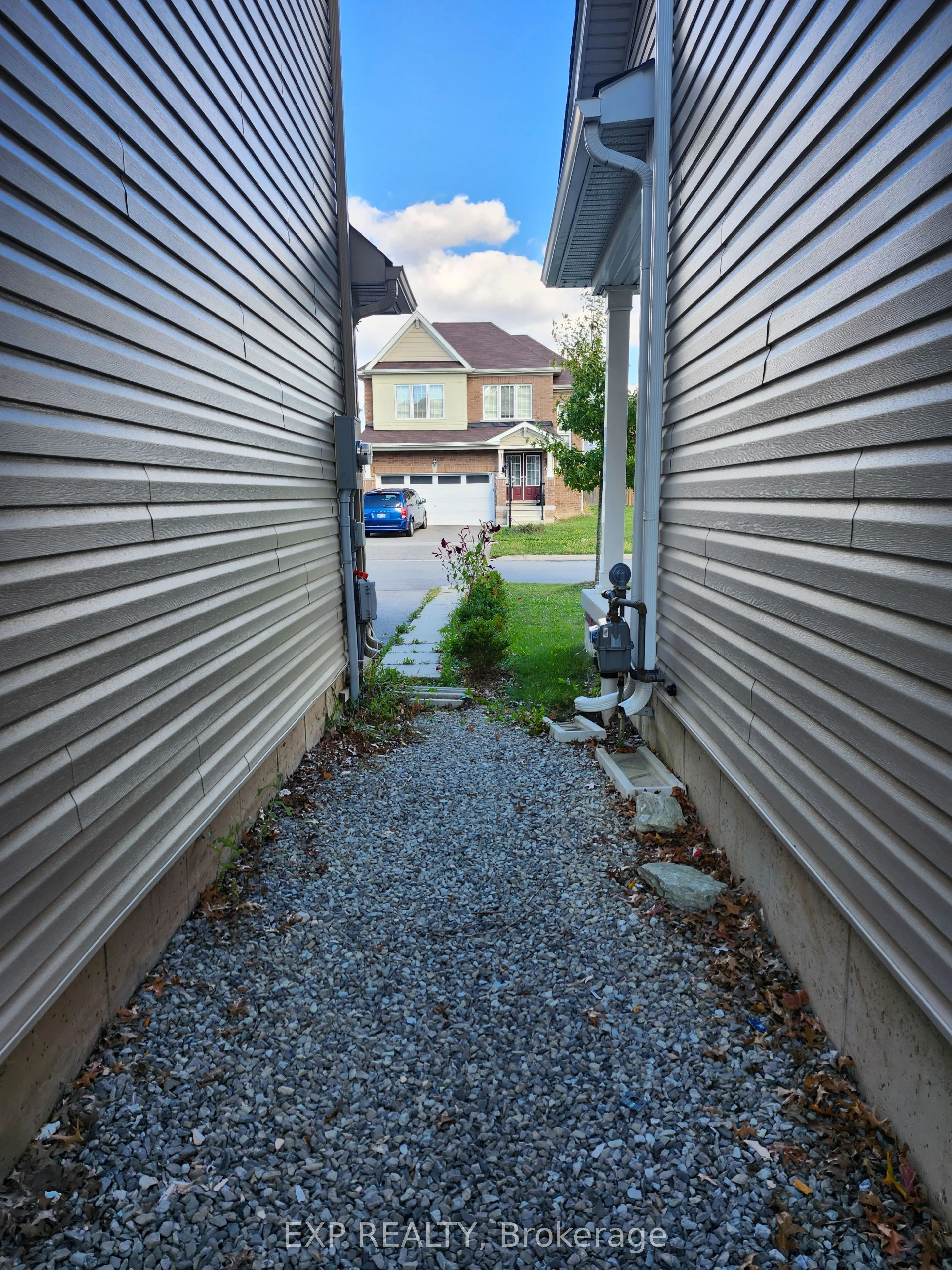 182 ESTHER Crescent