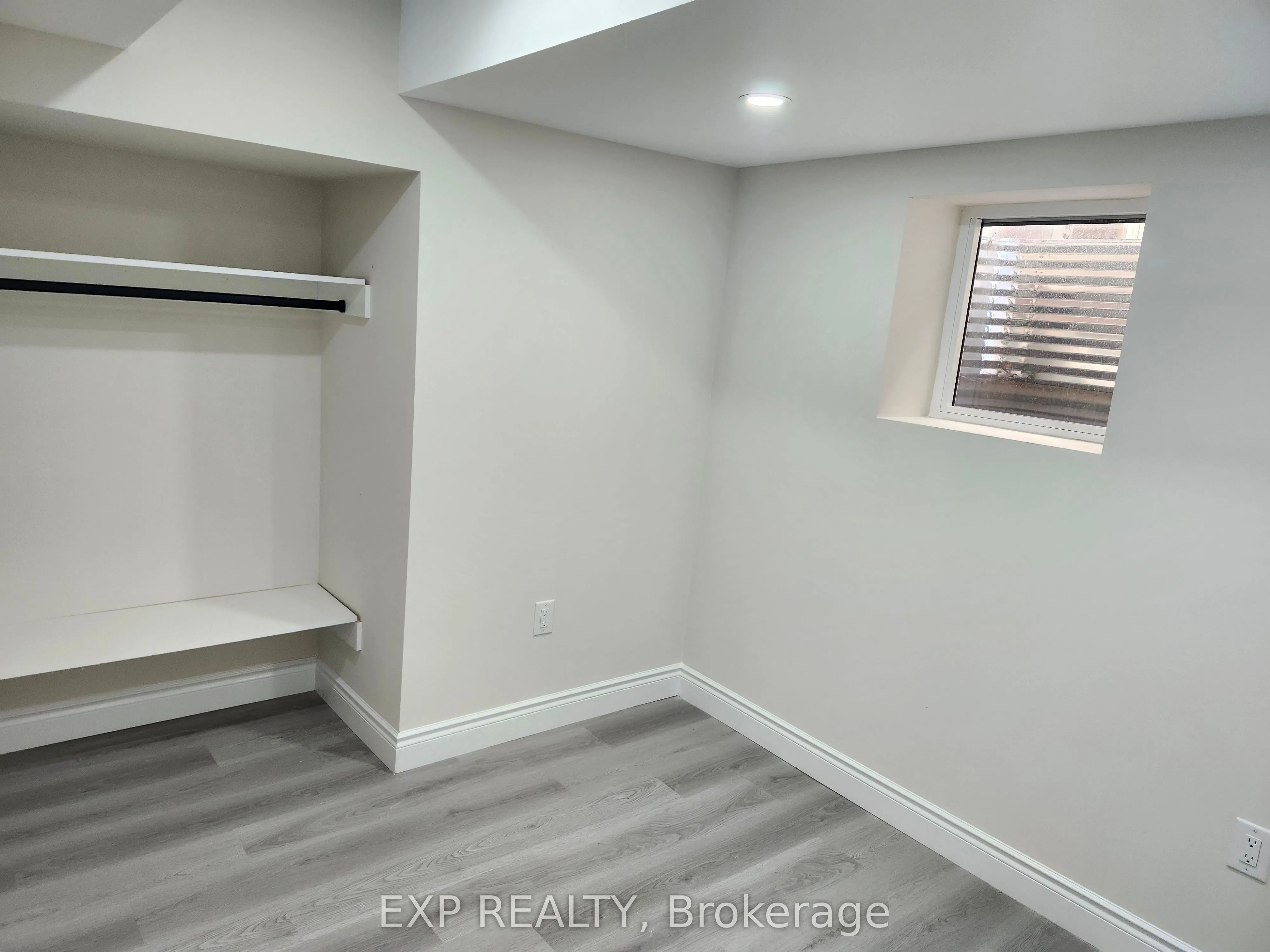 182 ESTHER Crescent