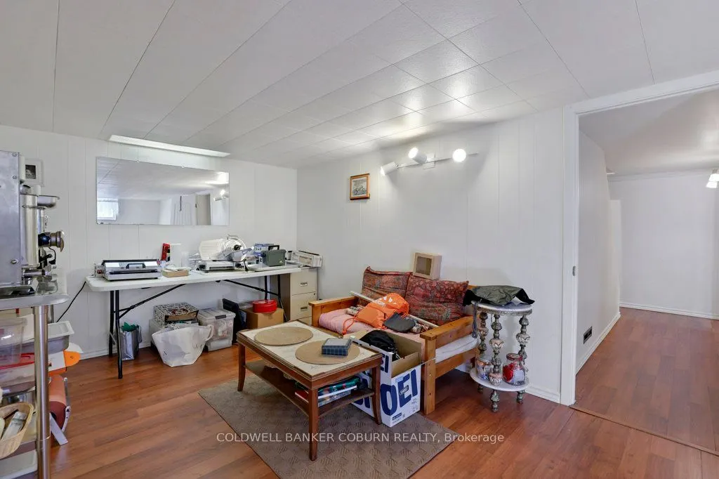 12 Maple Avenue