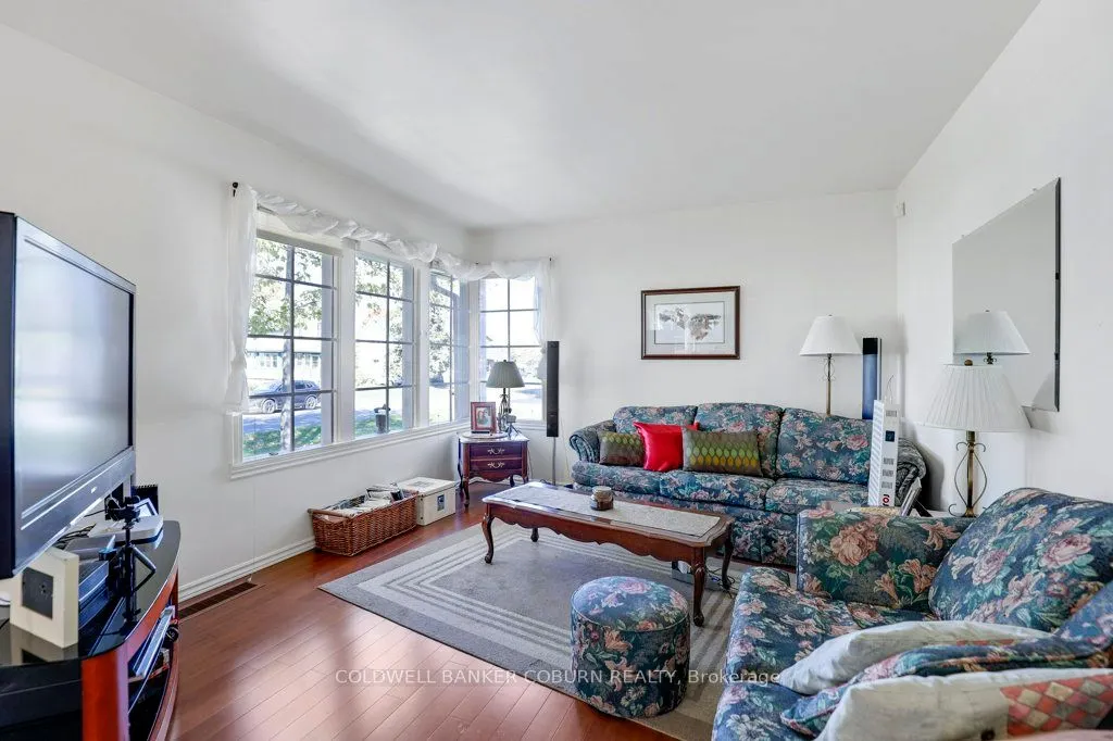 12 Maple Avenue