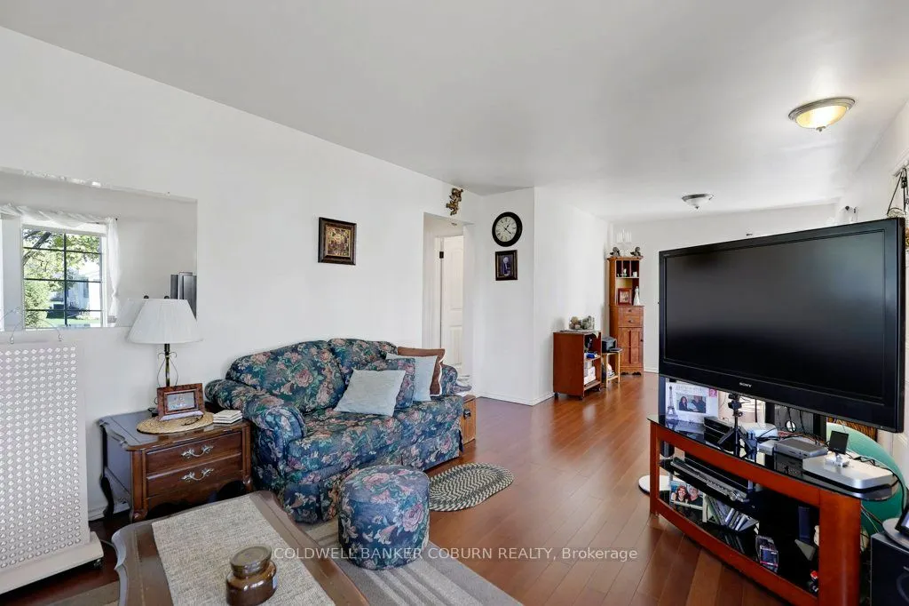 12 Maple Avenue