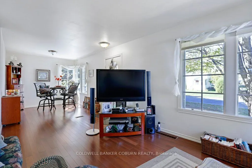 12 Maple Avenue