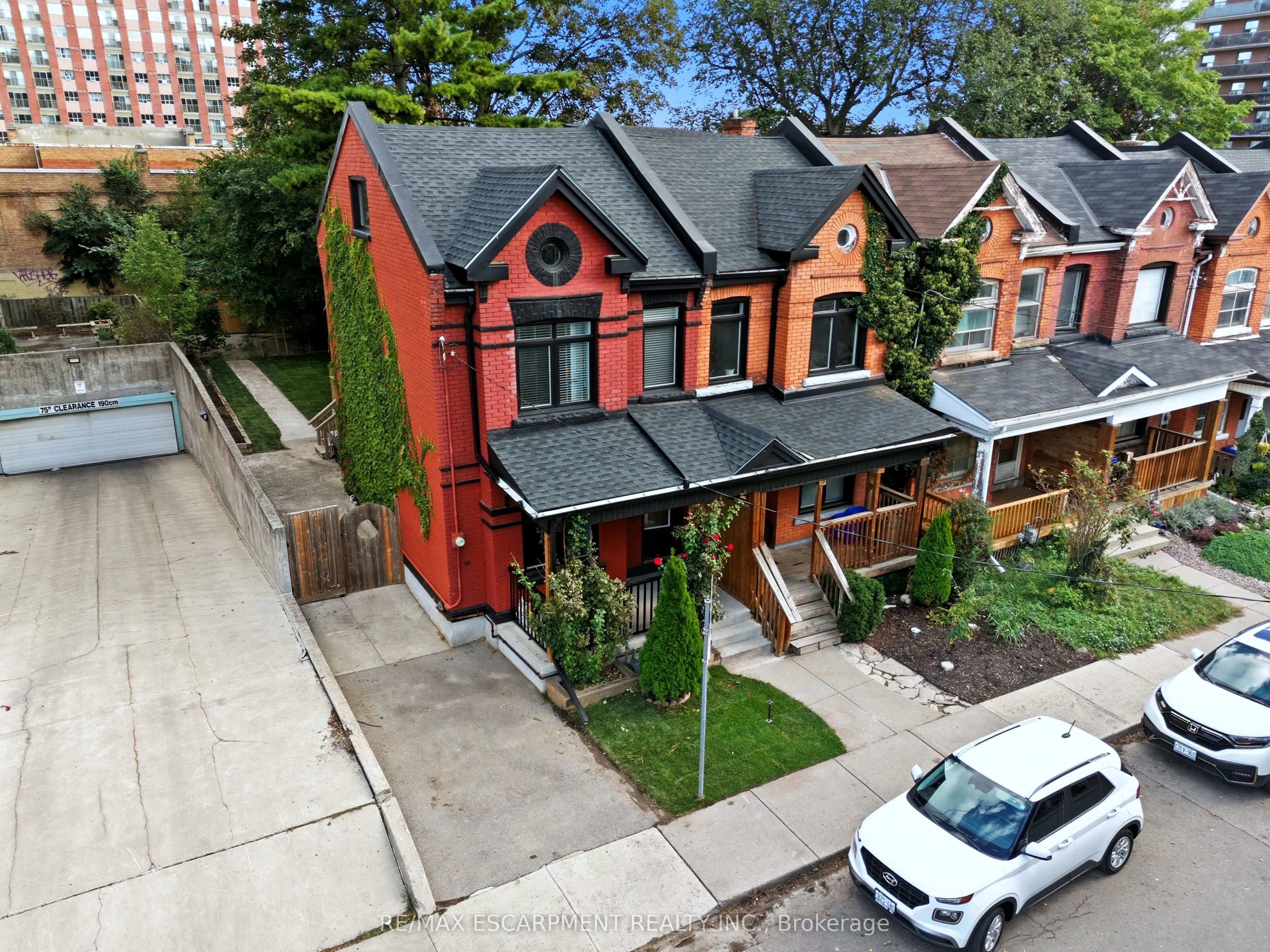 199 Jackson Street E