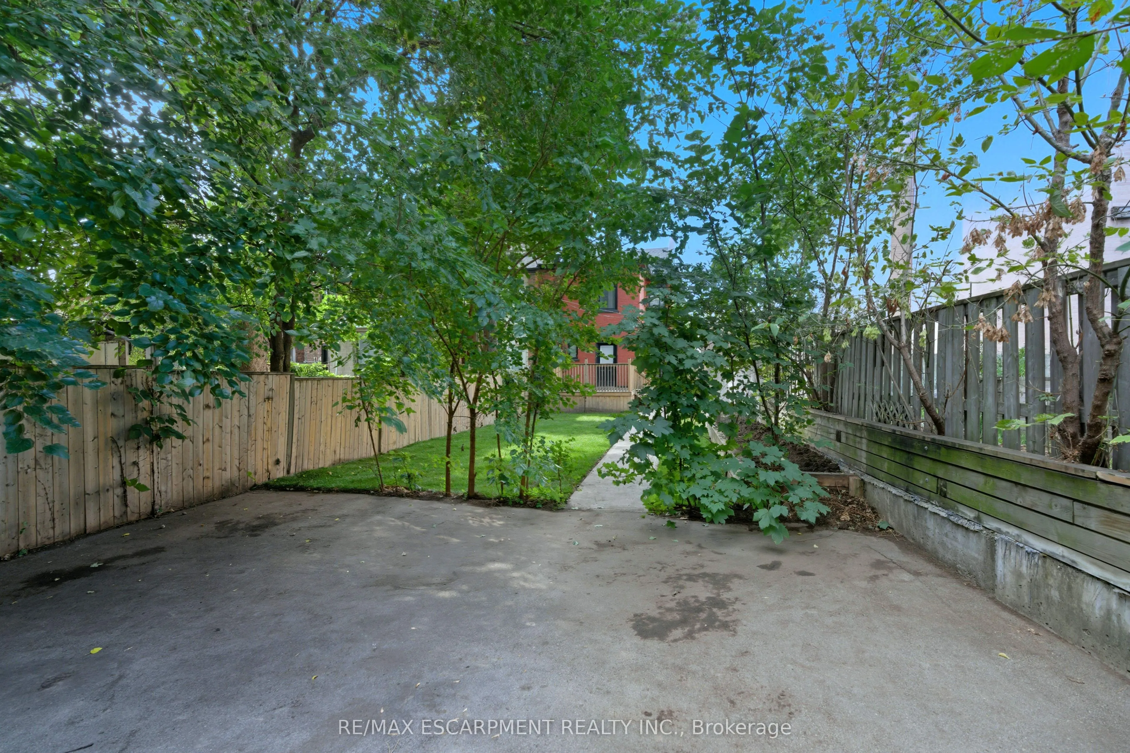 199 Jackson Street E