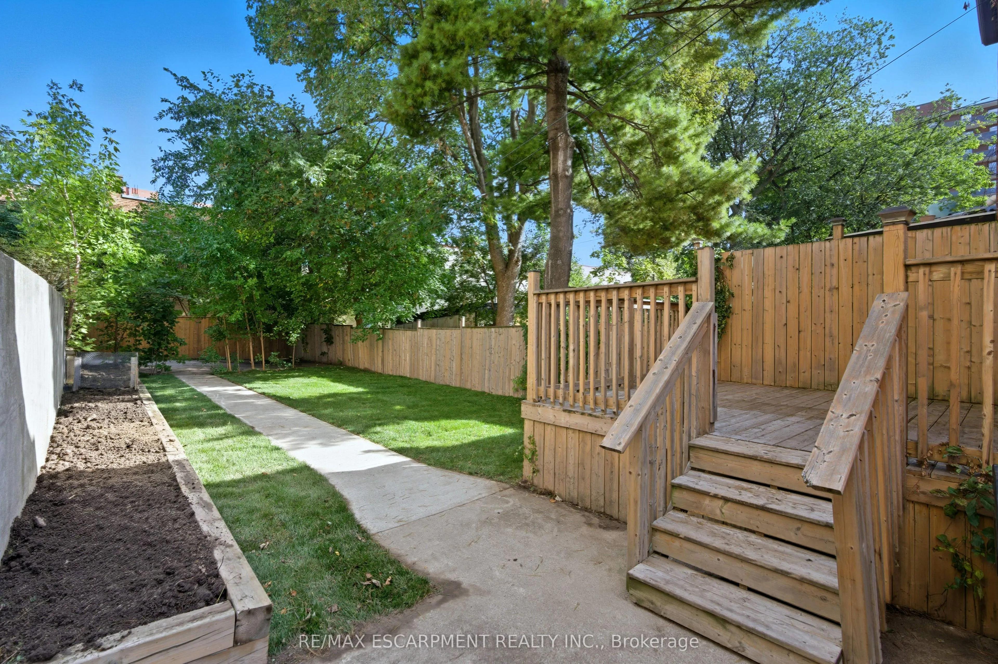 199 Jackson Street E