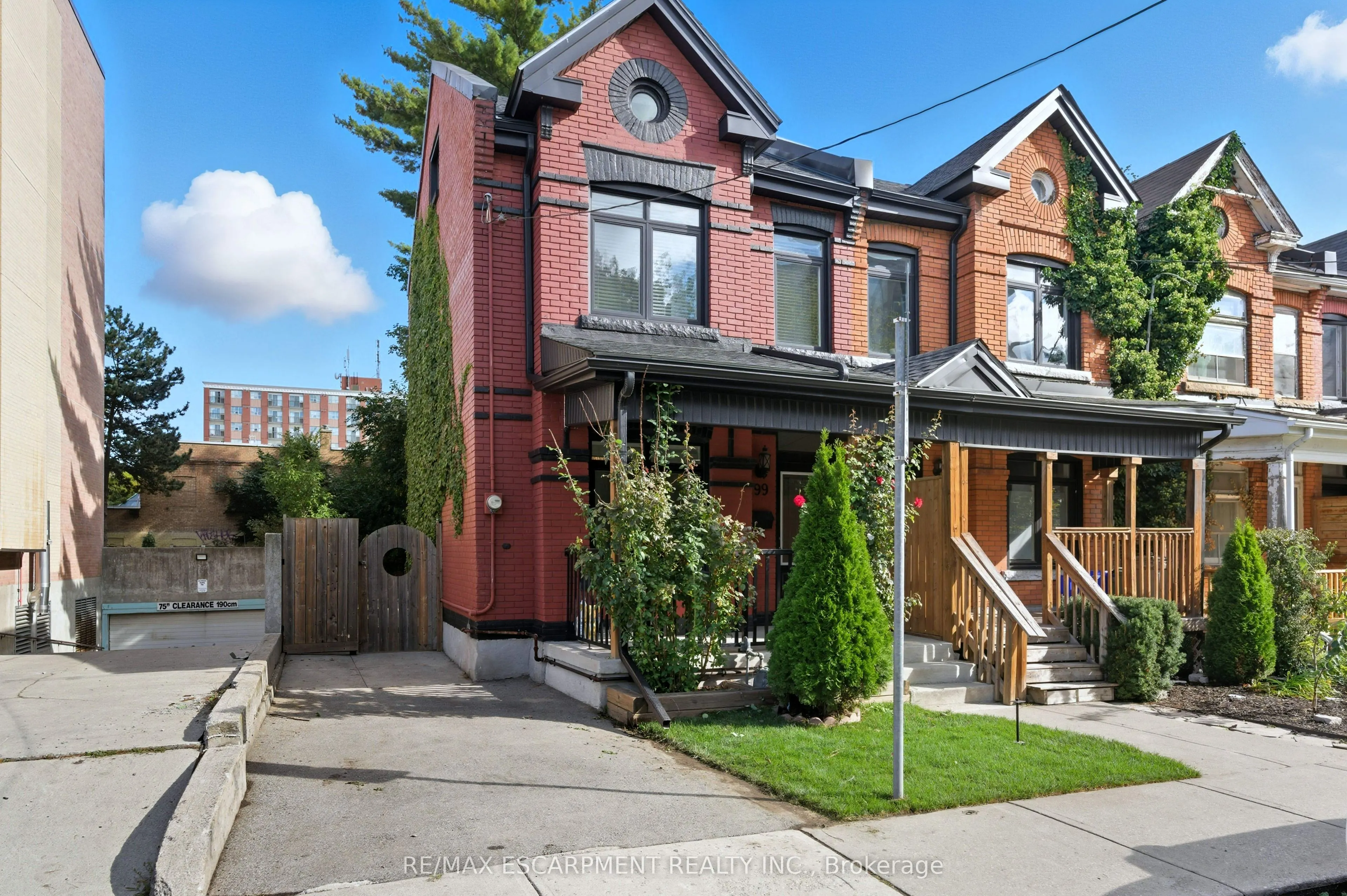 199 Jackson Street E