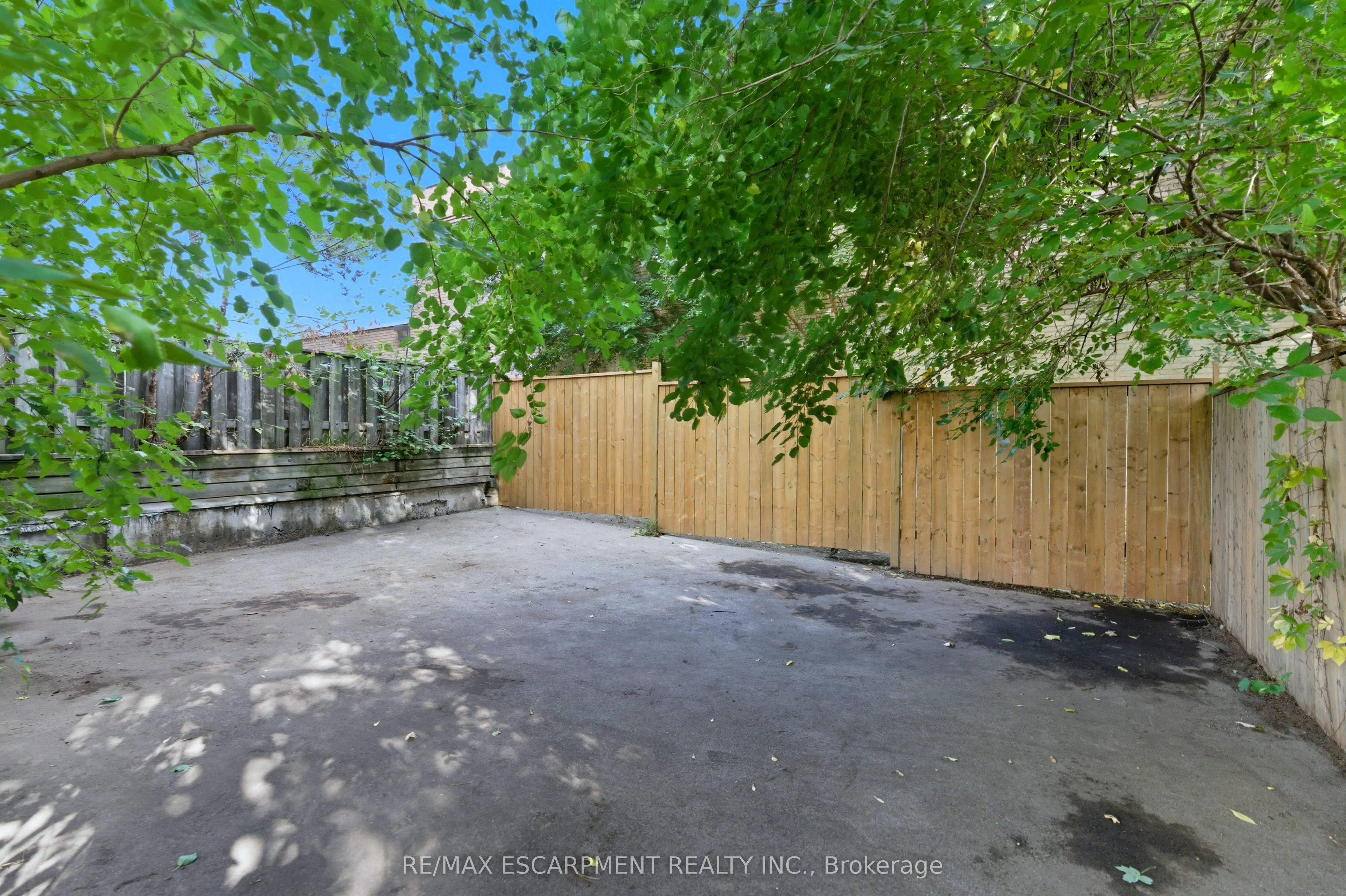 199 Jackson Street E
