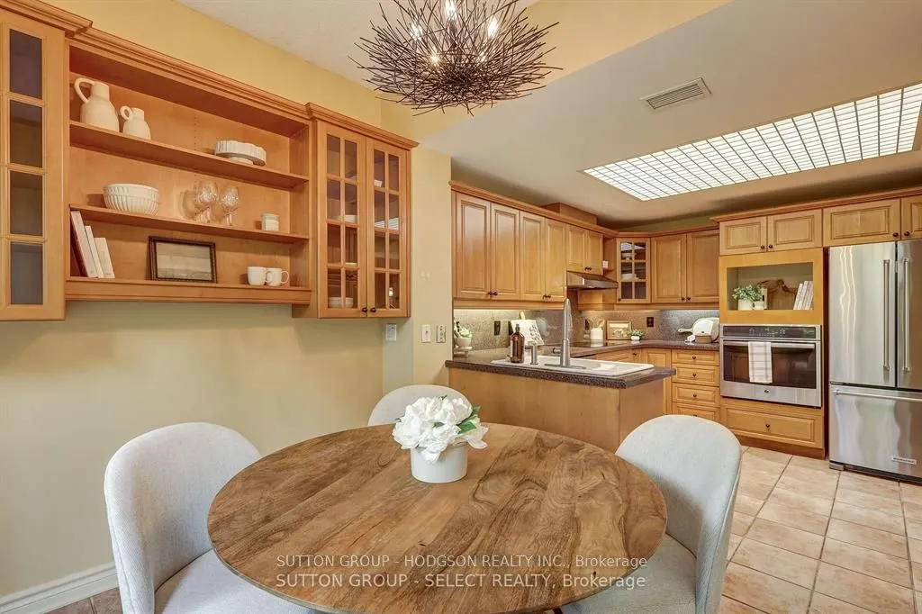 250 Sydenham Street, #203