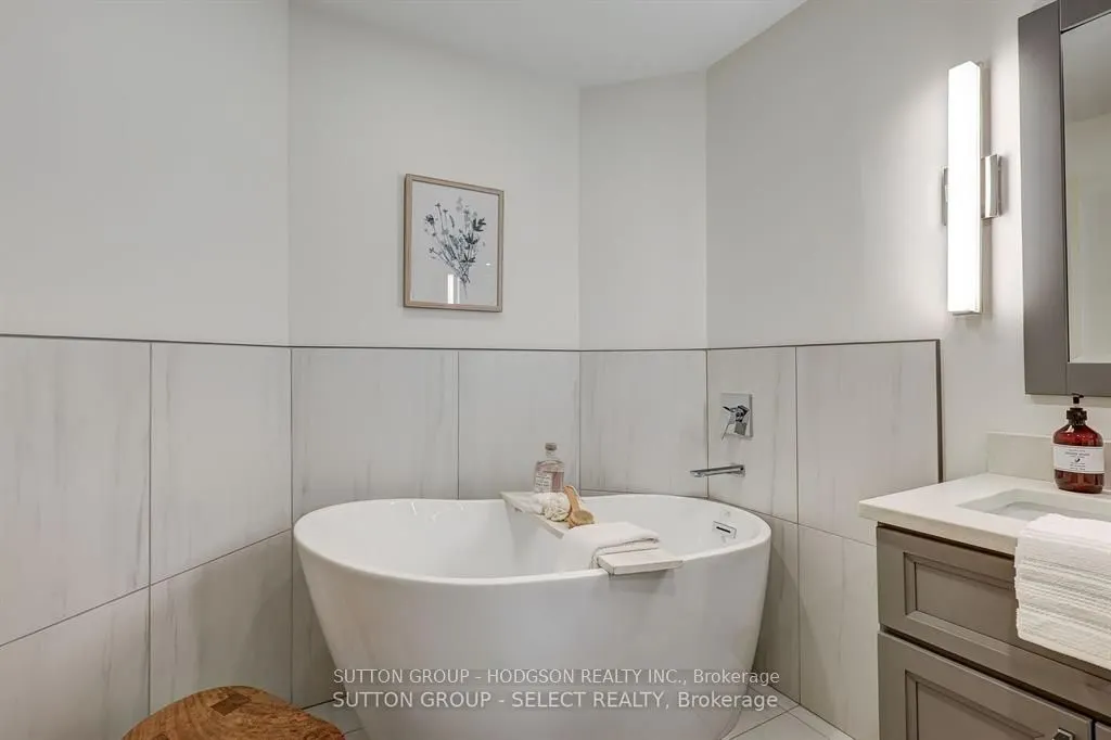 250 Sydenham Street, #203
