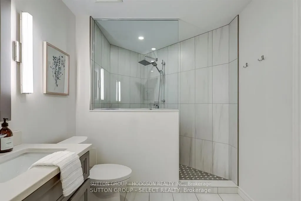 250 Sydenham Street, #203