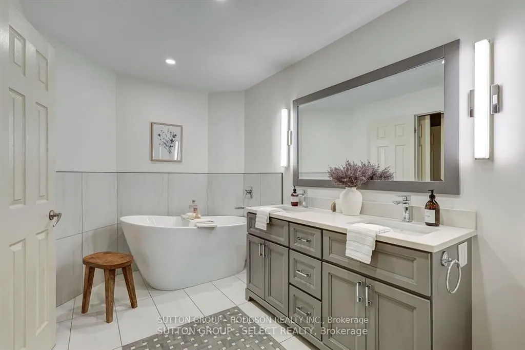 250 Sydenham Street, #203