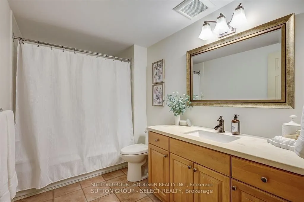 250 Sydenham Street, #203