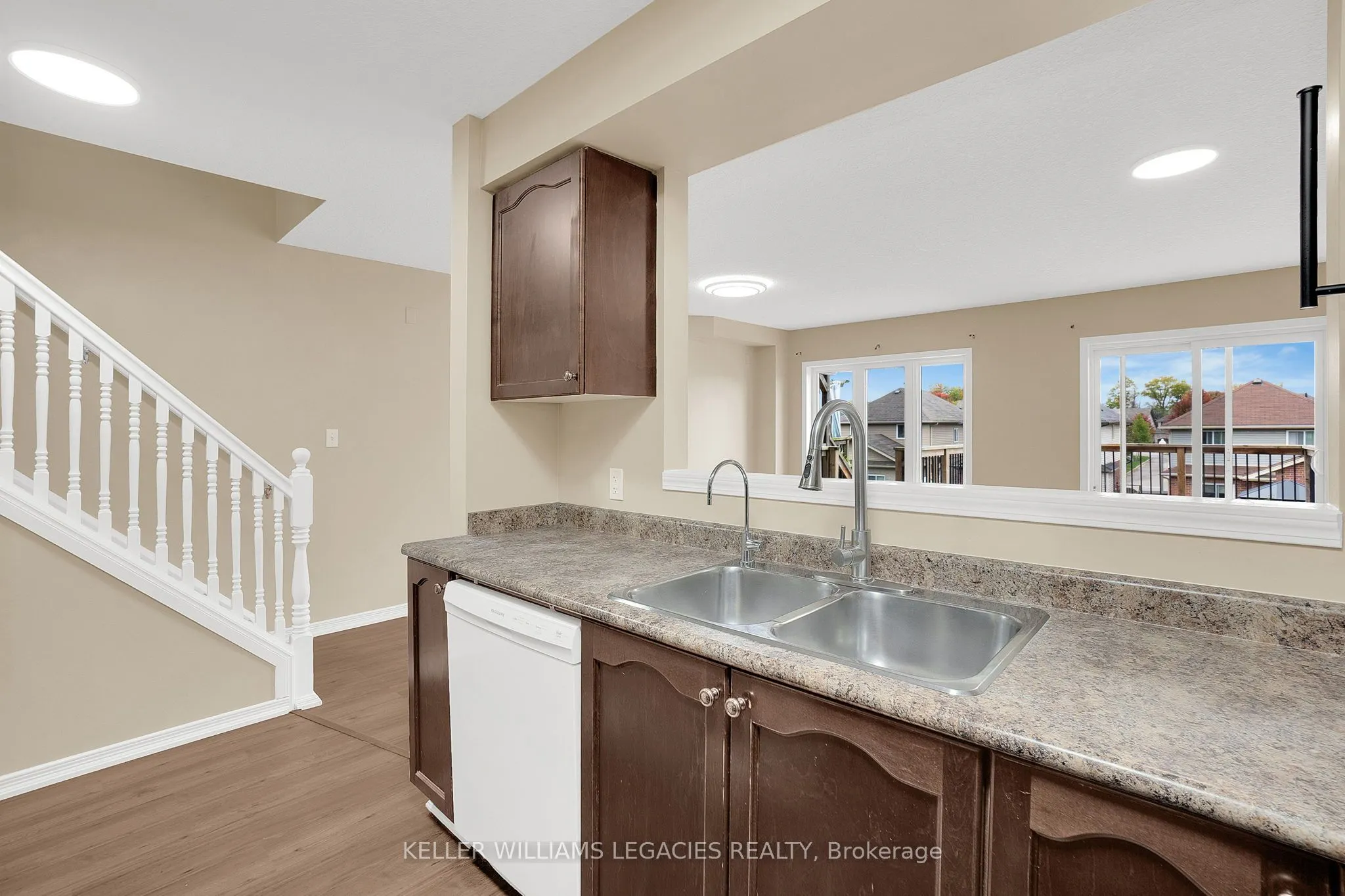 933 Zeller Crescent