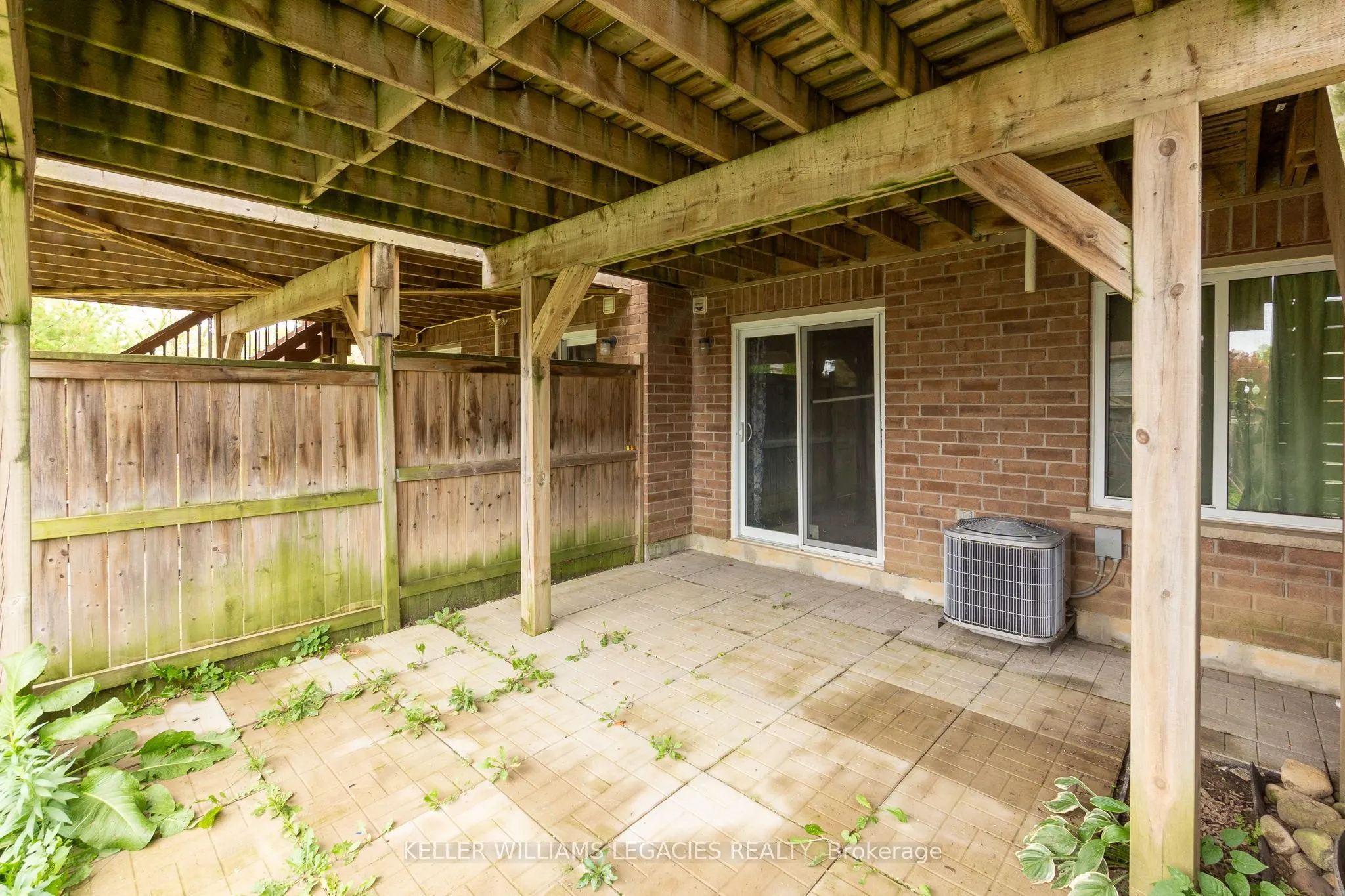 933 Zeller Crescent